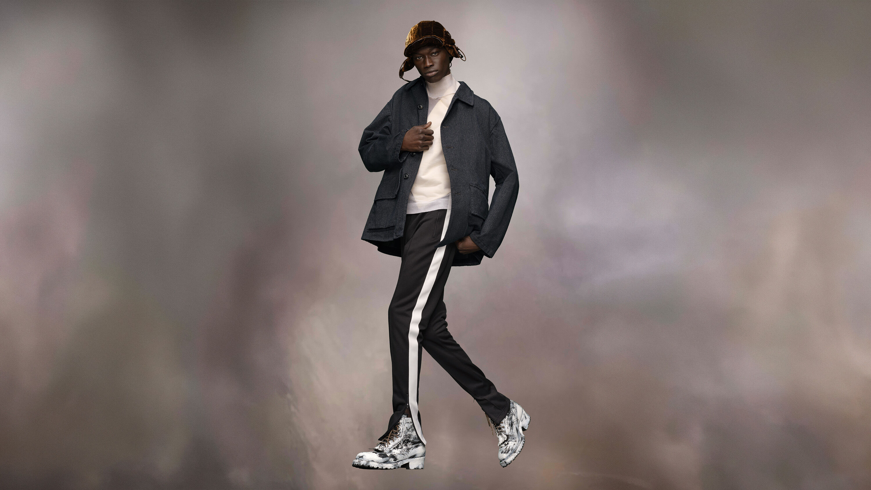 Image 105: The Avant-Première (AVP) collection is an accessible wardrobe proposed by Maison Margiela. Infused with a narrative established by Creative Director John Galliano, the AVP Spring-Summer 2025 collection embodies an exploration of gestures rooted in nostalgia and expressed though “Work-in-progress” and “Décortiqué” details and hand-stitching reminiscent of the original piece it was inspired by. A garment in the making, frozen in time.