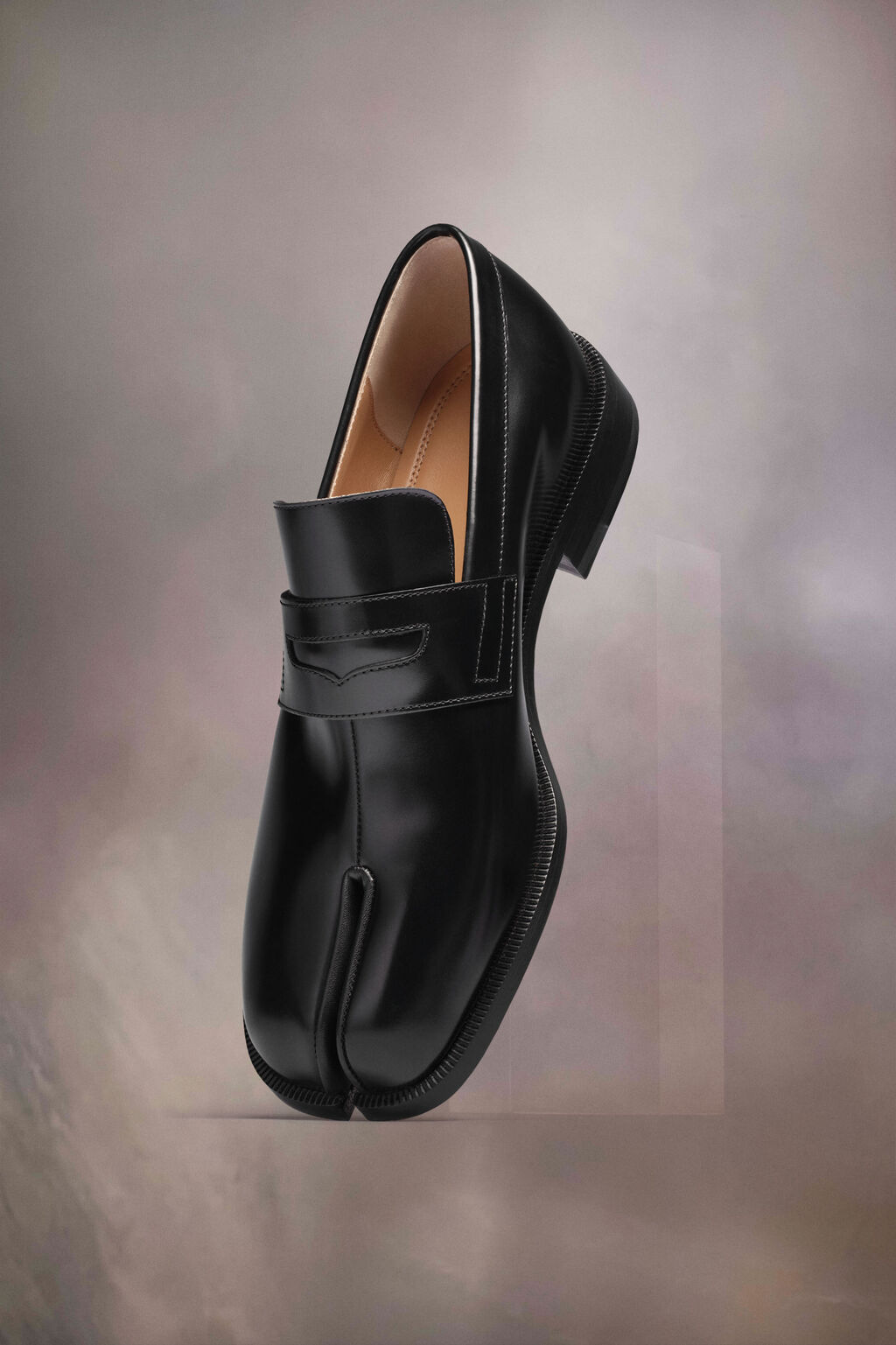 Tabi Loafer in Black Leather main image 0