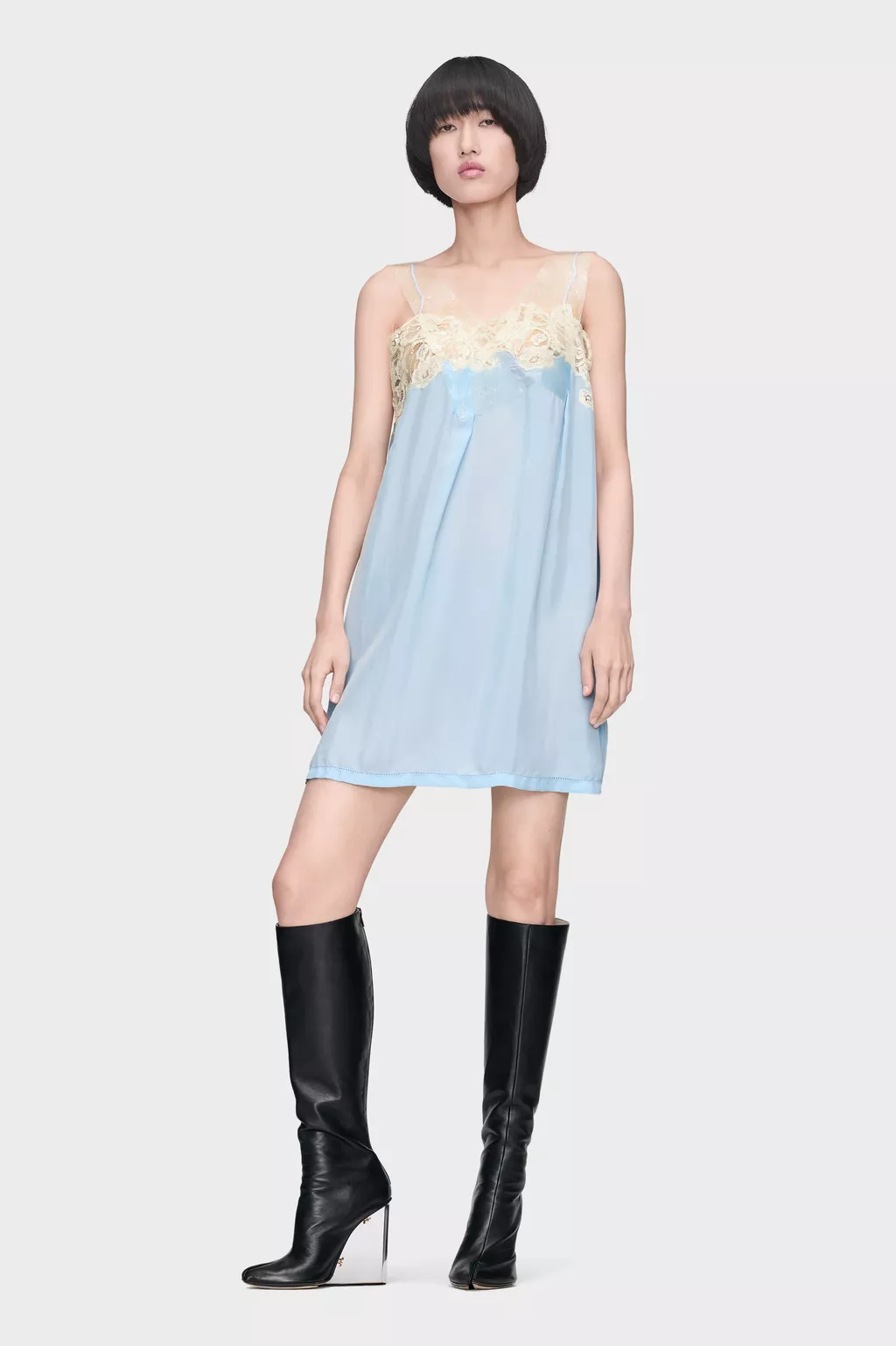 S29DA0010_M35863_488_E.webp?sw