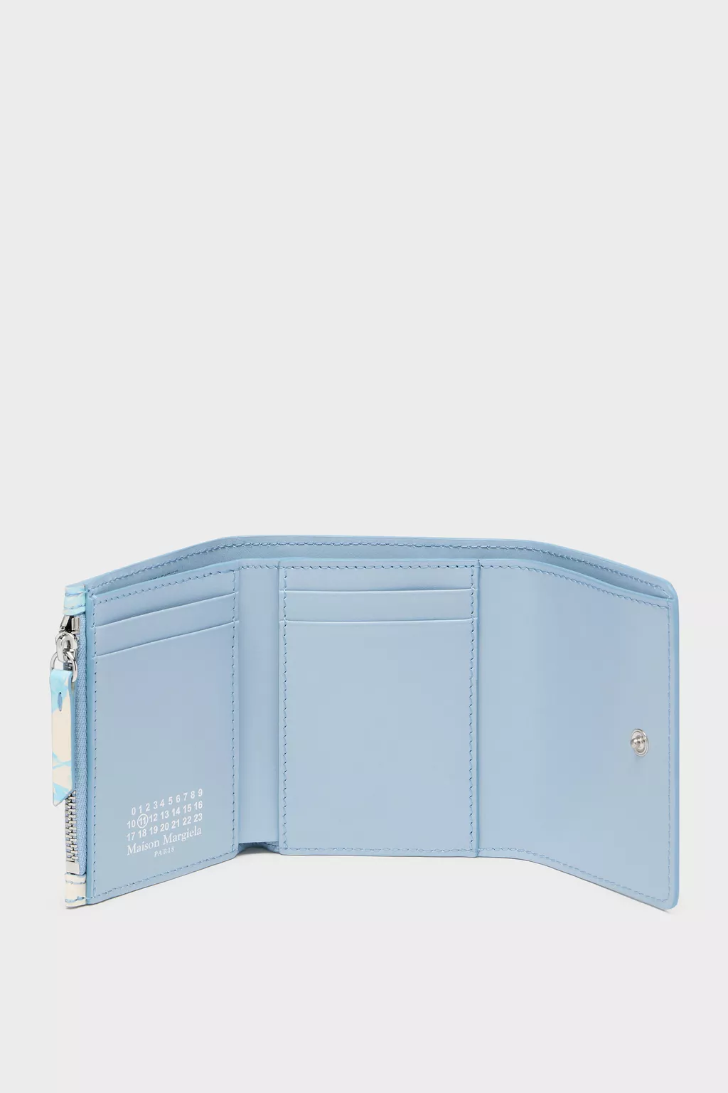 SA3UI0010_P8979_HB352_H.webp?