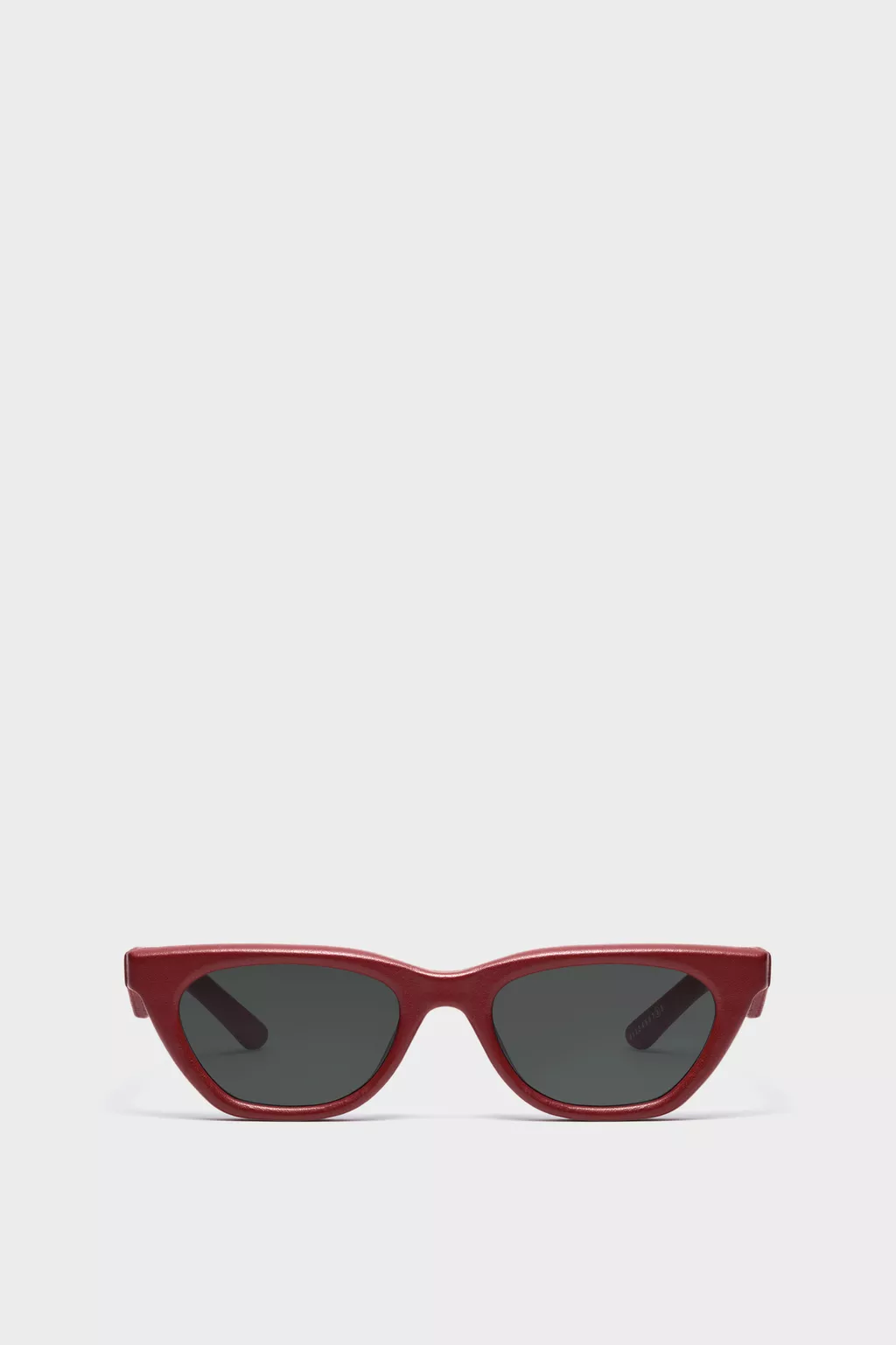 S33YC0068_M10080_961_F.webp?sw
