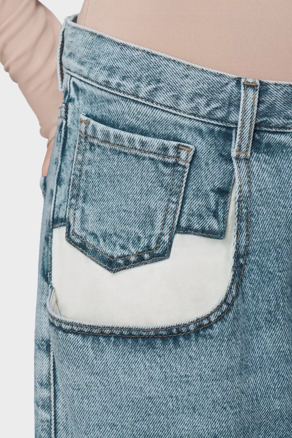 S51LA0052_S30513_470_A.webp?sw