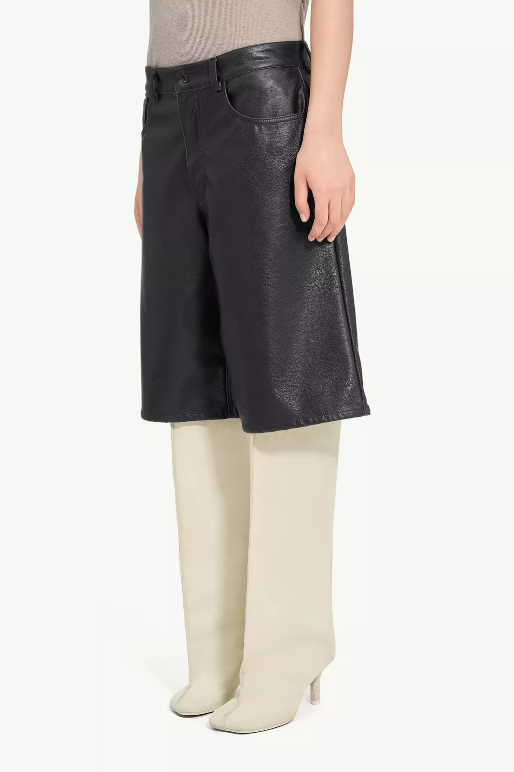 Black Faux leather knee-length shorts | MM6 Official