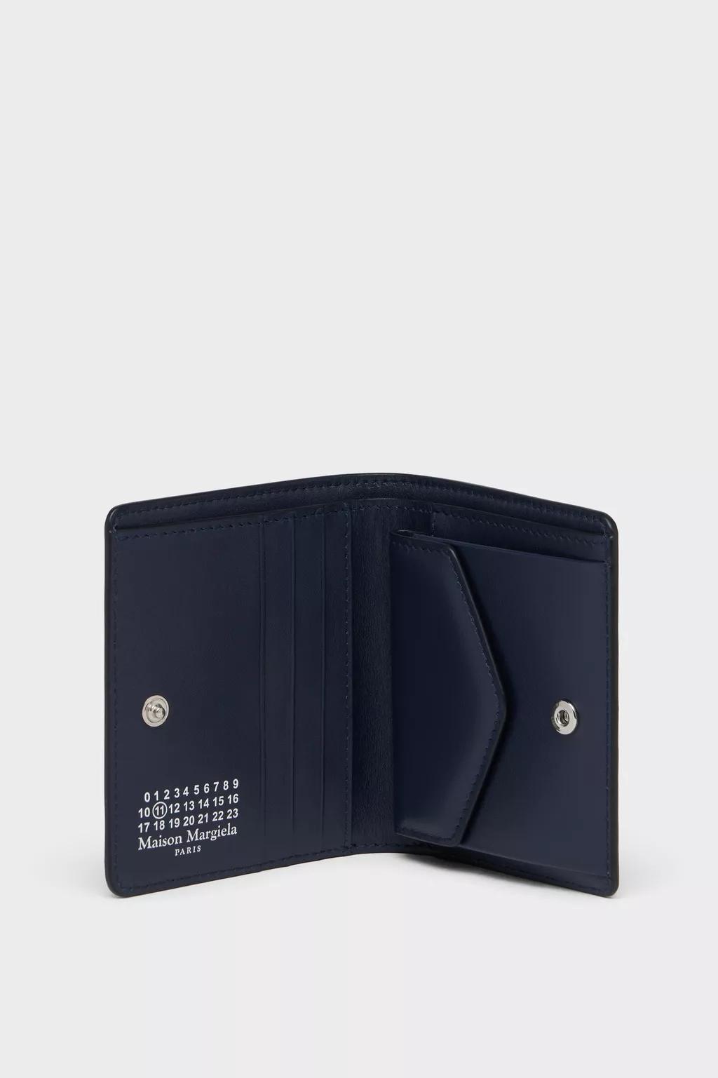 【希少】Maison Margiela 二つ折り財布 ブルー 4ステッチ 二つ折り ウォレット ブルー | Maison Margiela公式