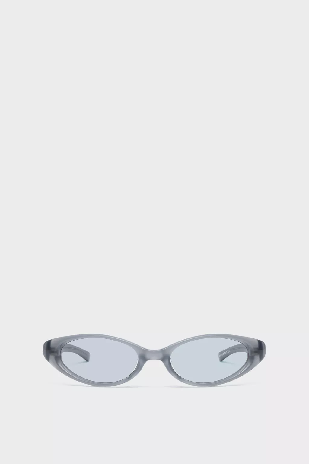S33YD0010_M10090_961_F.webp?sw