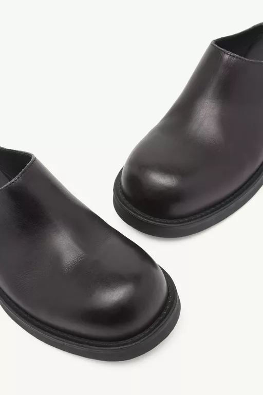 Mules motardes en cuir &agrave; bout rond - Tongs