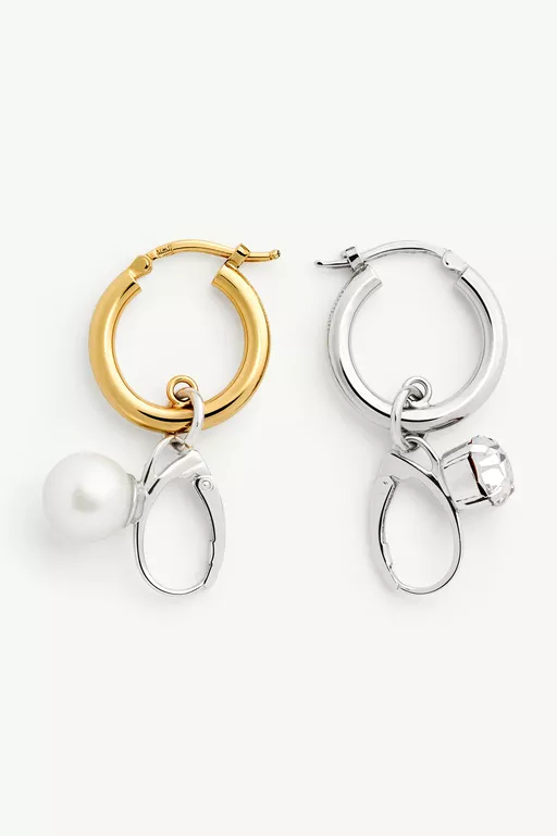 Boucles d'oreilles objet trouv&eacute;