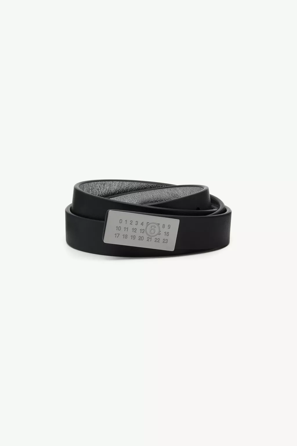 プラタ MW001 Black Slim numeric buckle leather belt | Maison Margiela Official