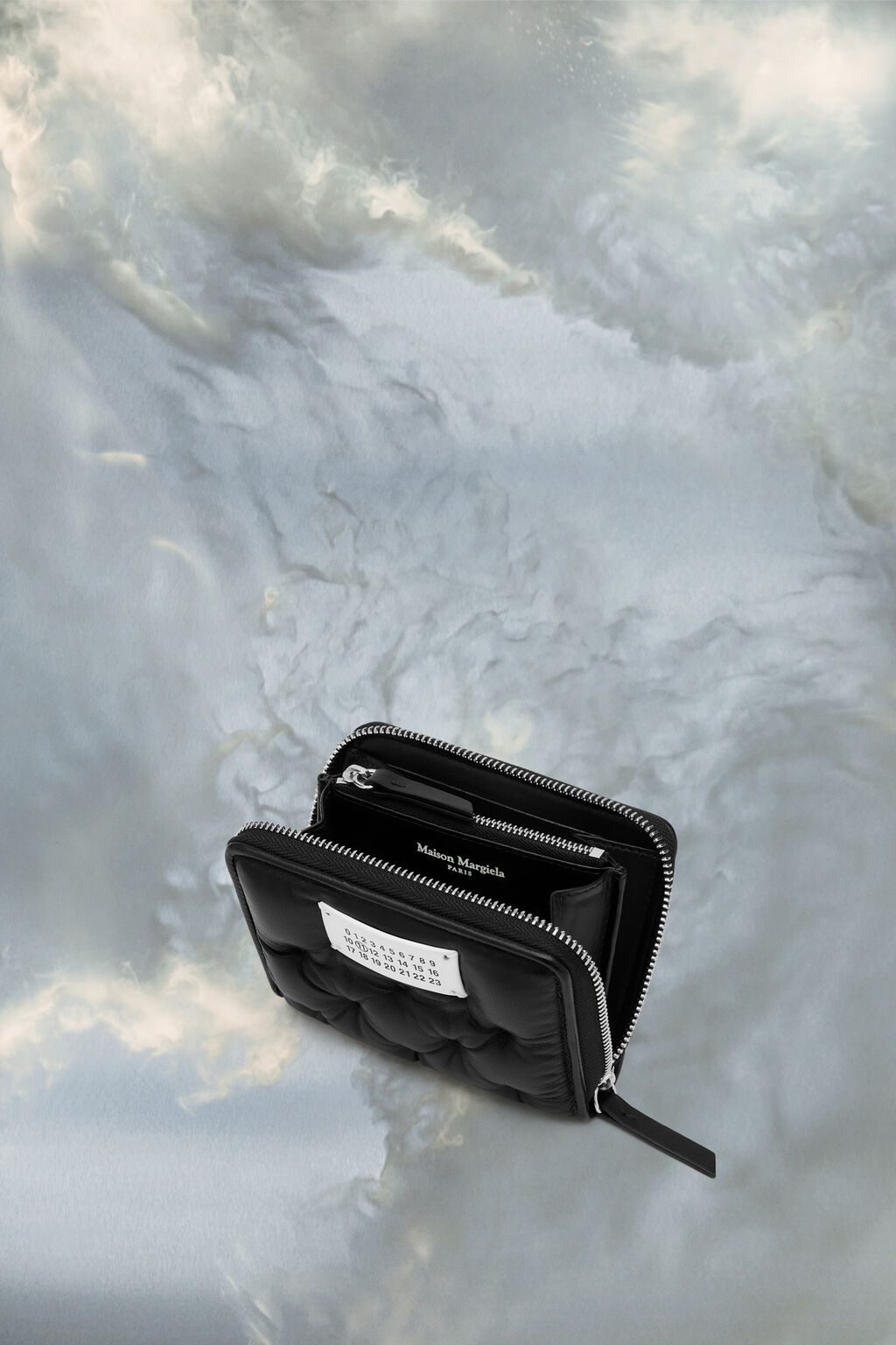 메종마르지엘라 스몰 글램 슬램 자수 지갑 SA1UI0032P6434T8013