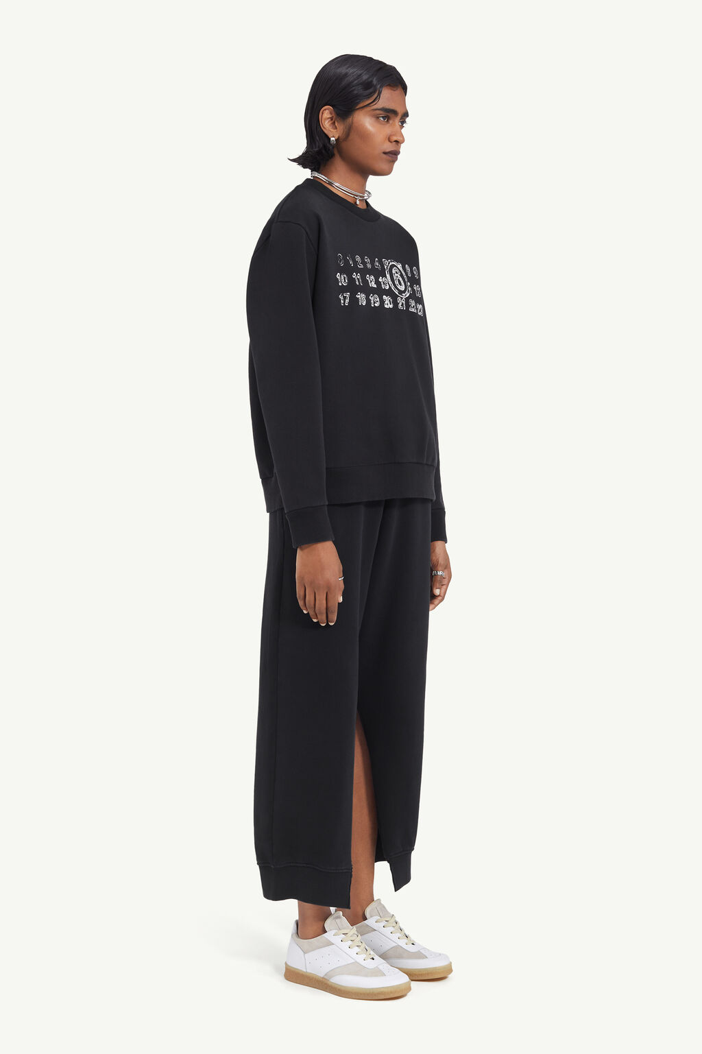 black-long-sleeved-sweatshirt-mm6