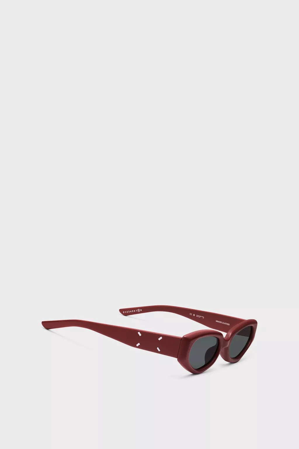 S33YC0063_M10075_961_E.webp?sw