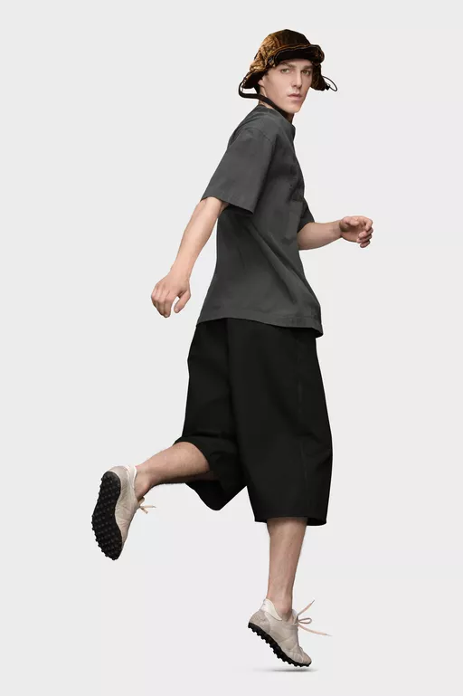 エンブロイダーロゴ Tシャツ - Tシャツ