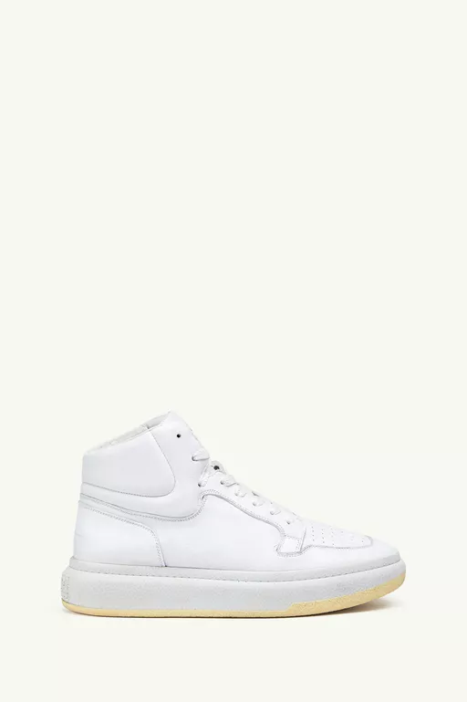High top basketball sneaker