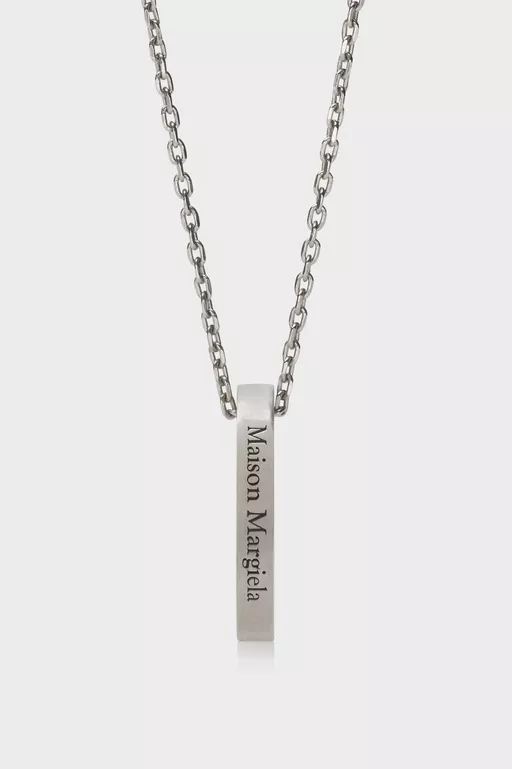 Collana con anello logato