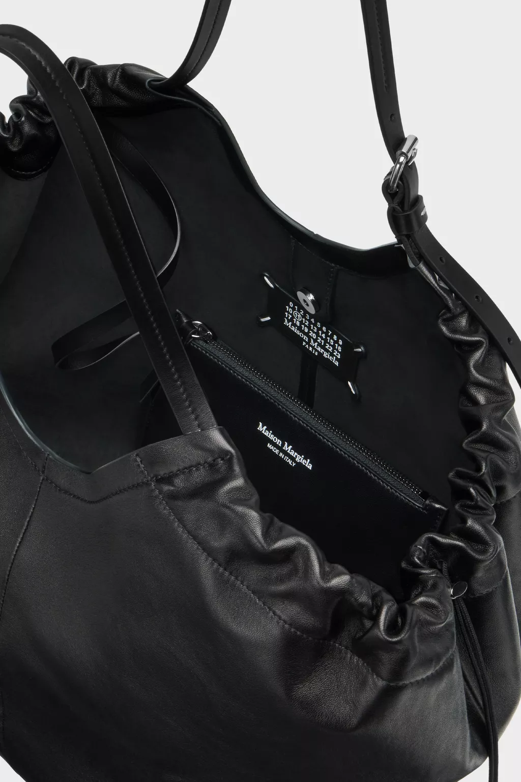 【極美品】Maison Margiela ナンバーロゴ ドローストリングバッグ SB1WC0032_P8832_HB323_D.webp?