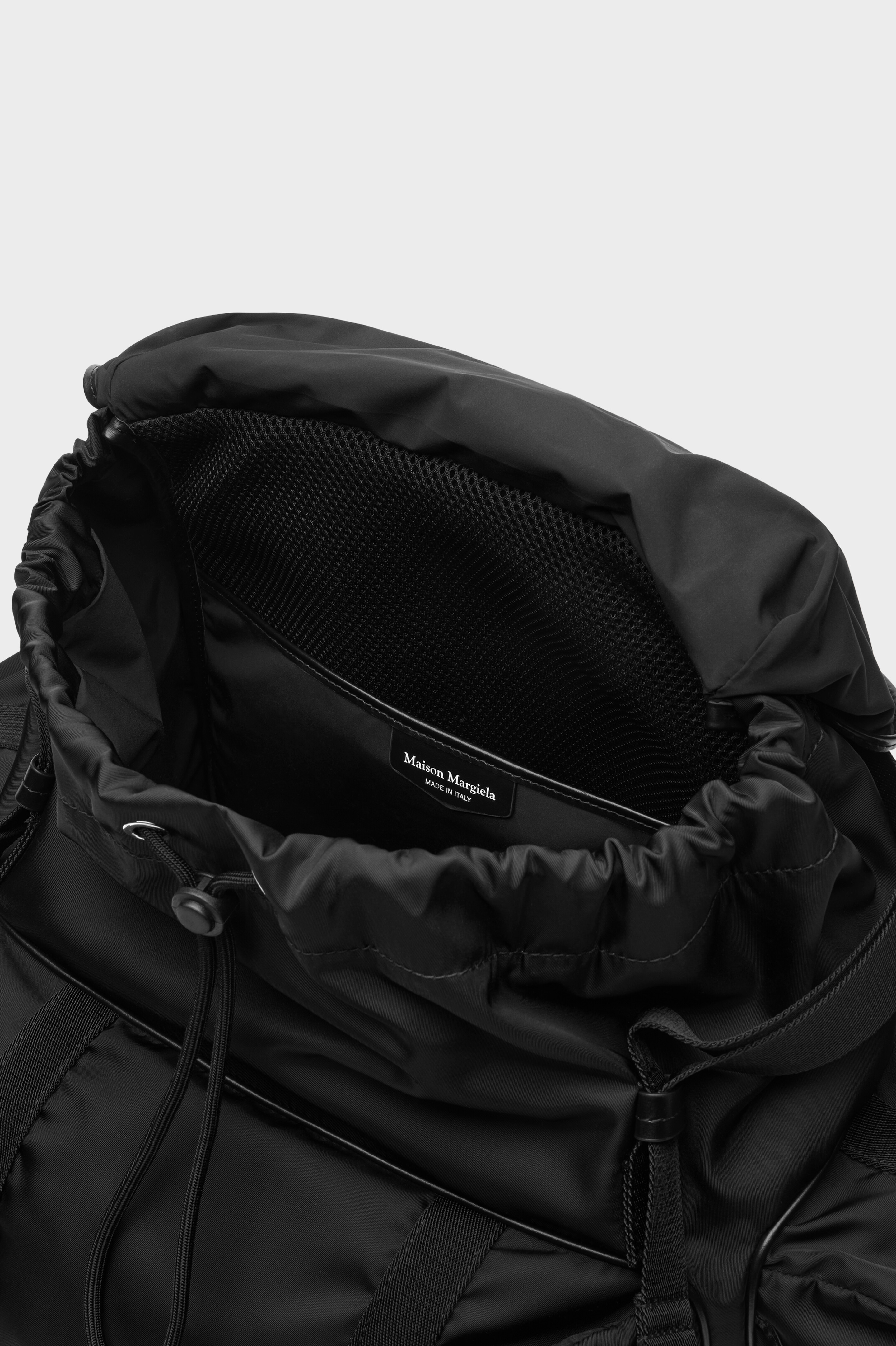 美品 Maison Margiela ハイテク XLバックパック メゾンマルジェラ ハイテク XL バックパック | HUES 福岡