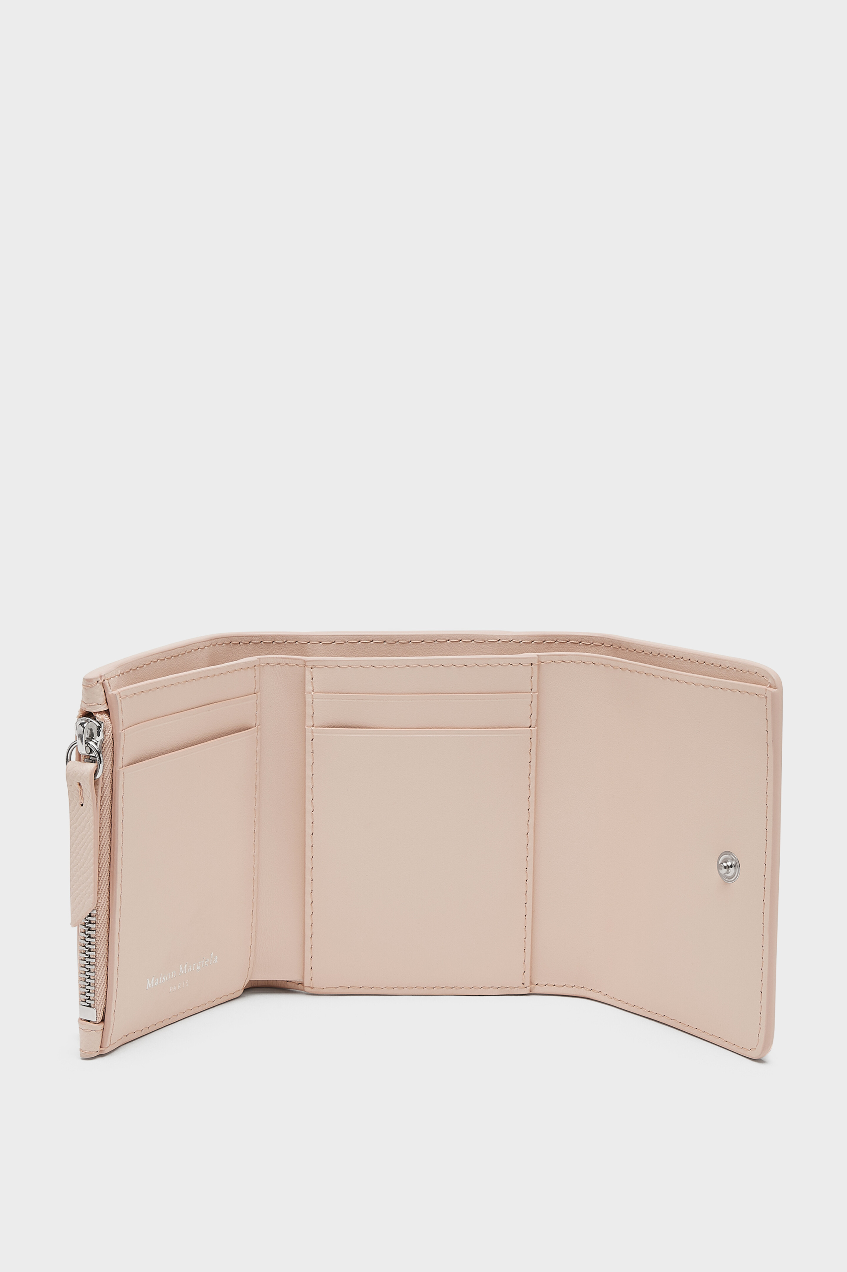 最終値下げ【MaisonMargeila】ピンク レザー 三つ折り財布 最終値下げ【MaisonMargeila】ピンク レザー 三つ折り財布 - メルカリ