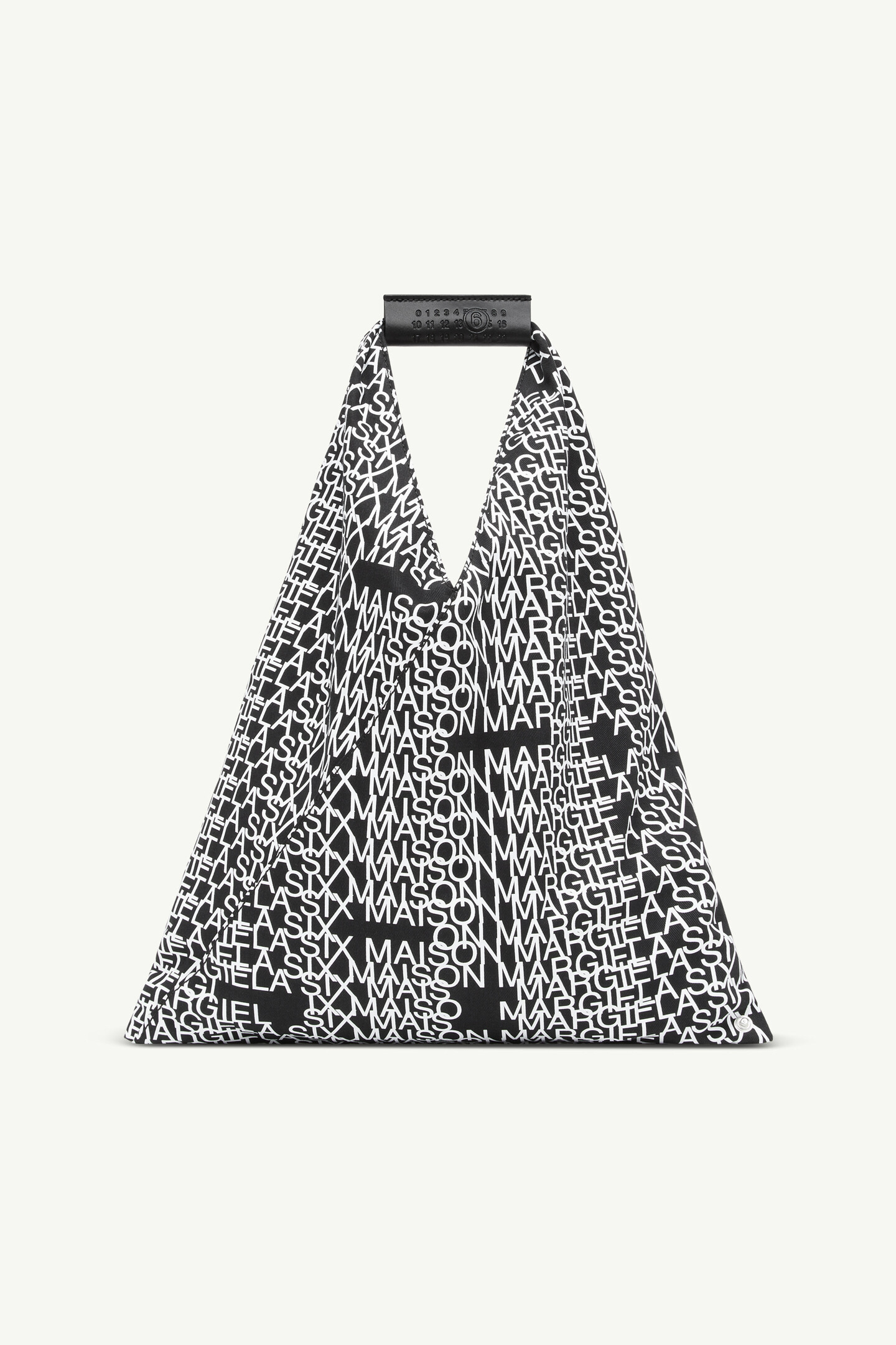 か*ん様 MM6 Maison Margiela FW23 八の字ナイロンジャケ Black Japanese Bag Classic Small | MM6 Official