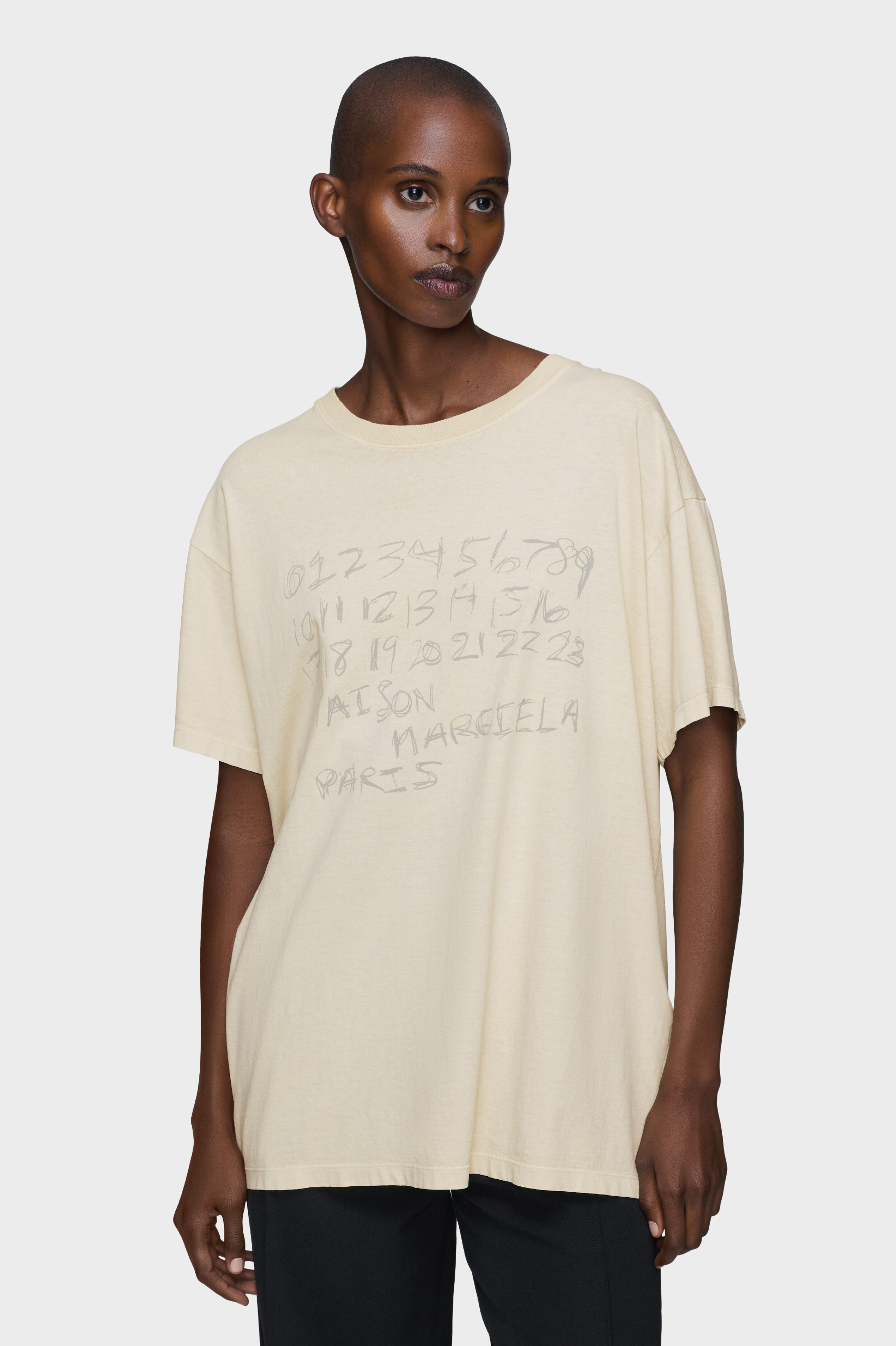 Maison Margiela ビタミン Tee / XS Maison Margiela Numeric logo-embroidered T-shirt | White | FARFETCH