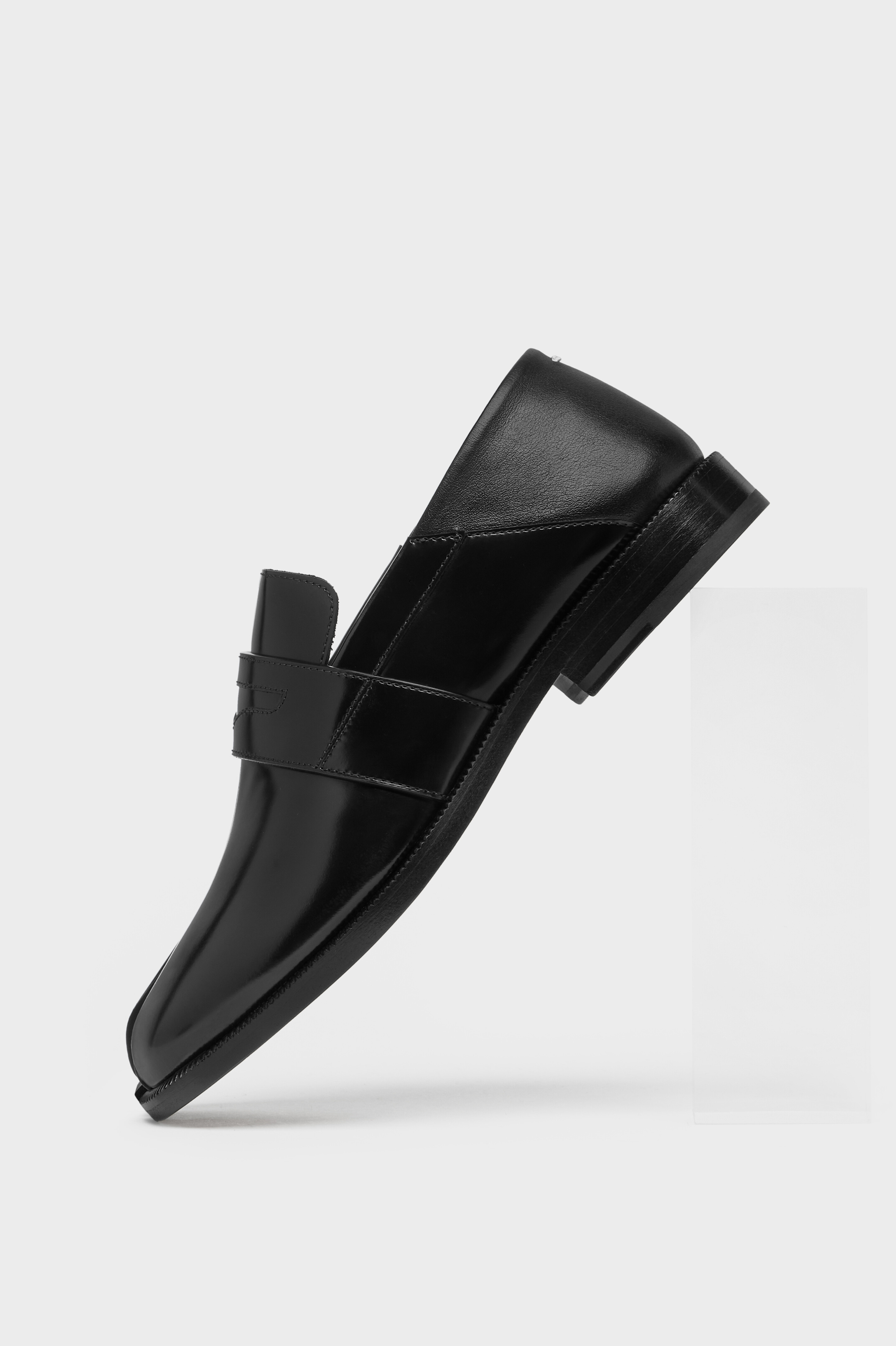 Women's Black Leather Tabi Loafers | Maison Margiela Women's Black Leather Tabi Loafers | Maison Margiela