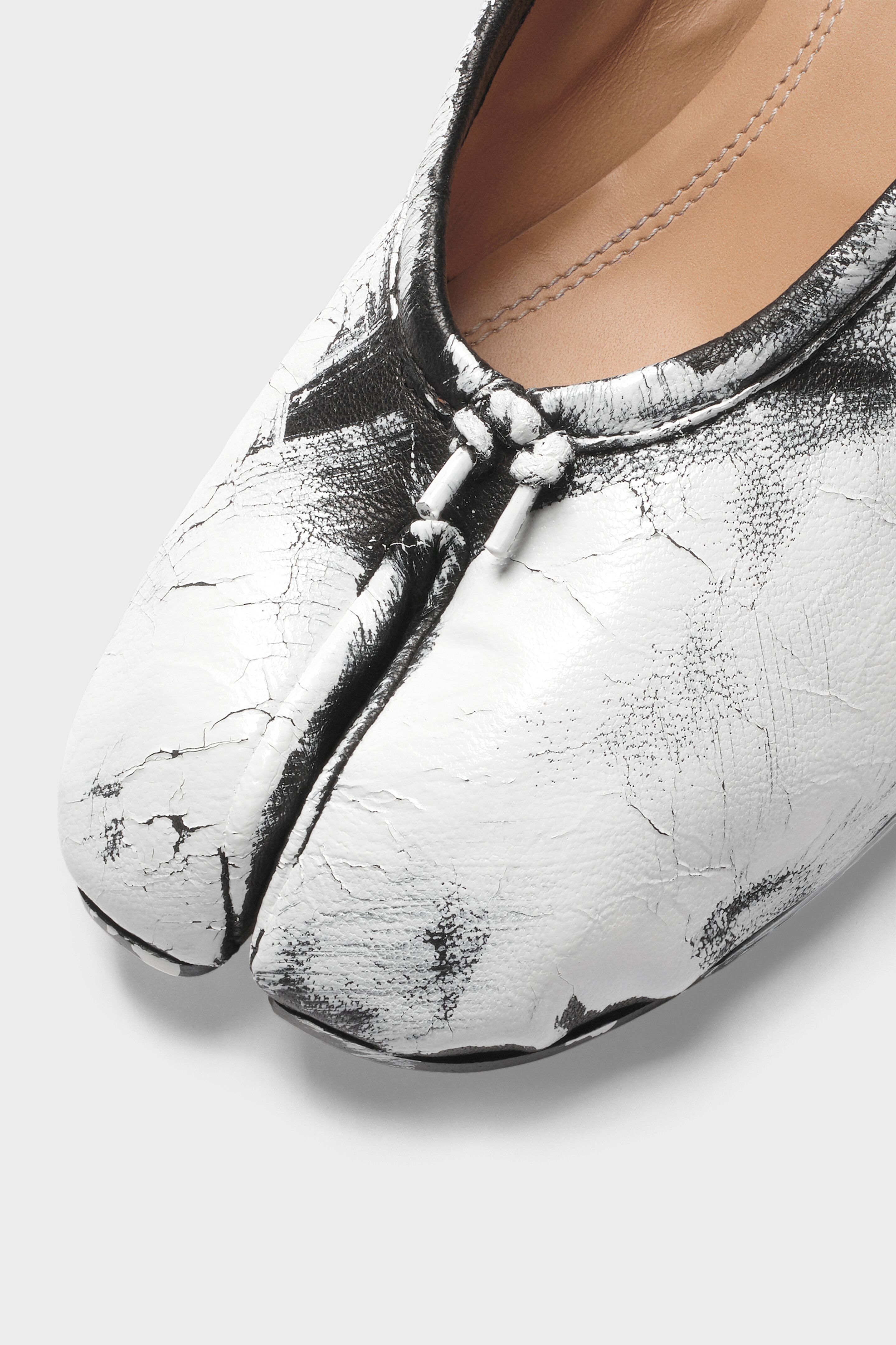 ニュー バレエシューズ 38 White Hand-painted Heeled Tabi Ballerina | Maison Margiela