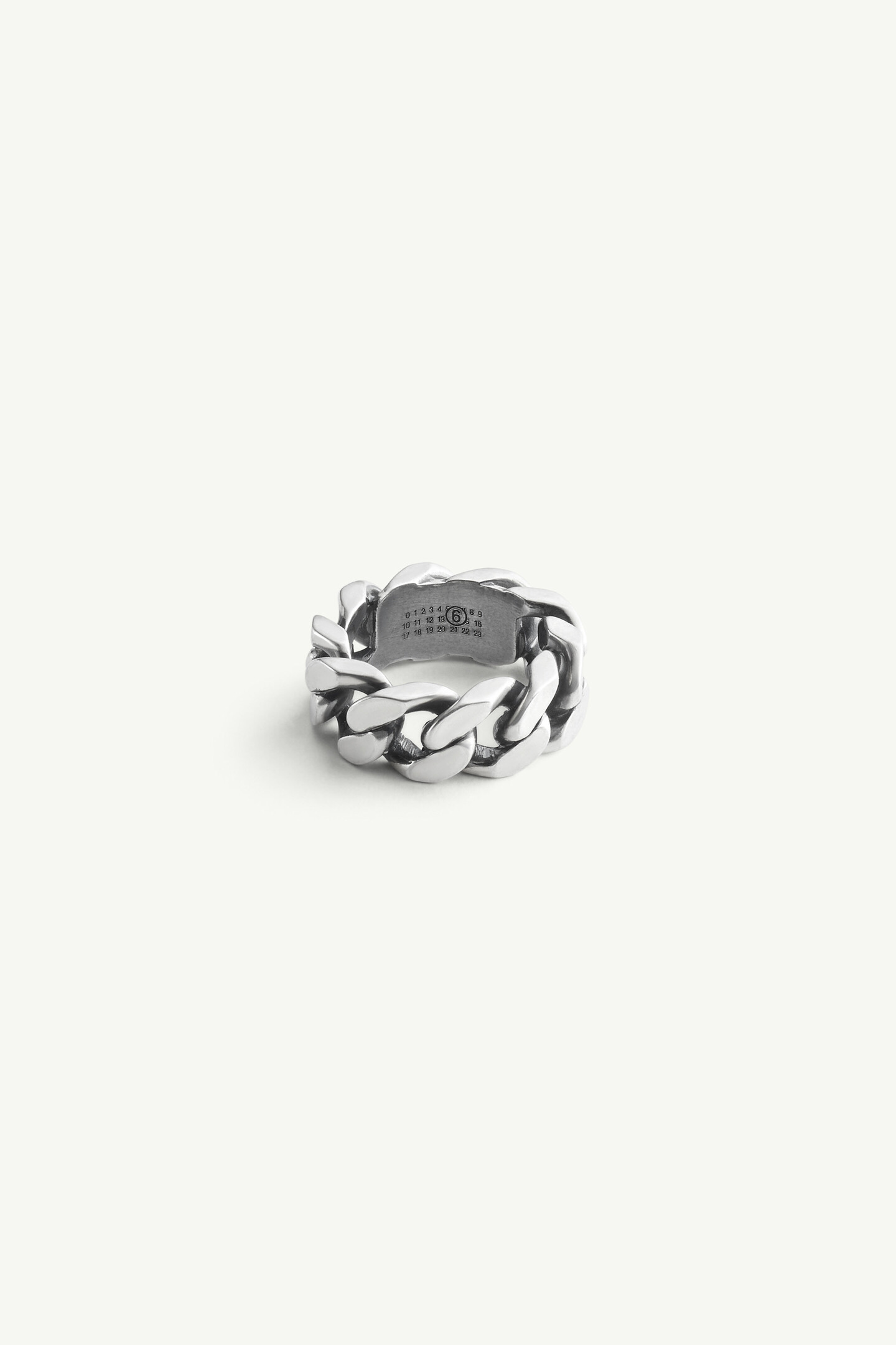 Minimal logo curb ring Minimal logo curb ring