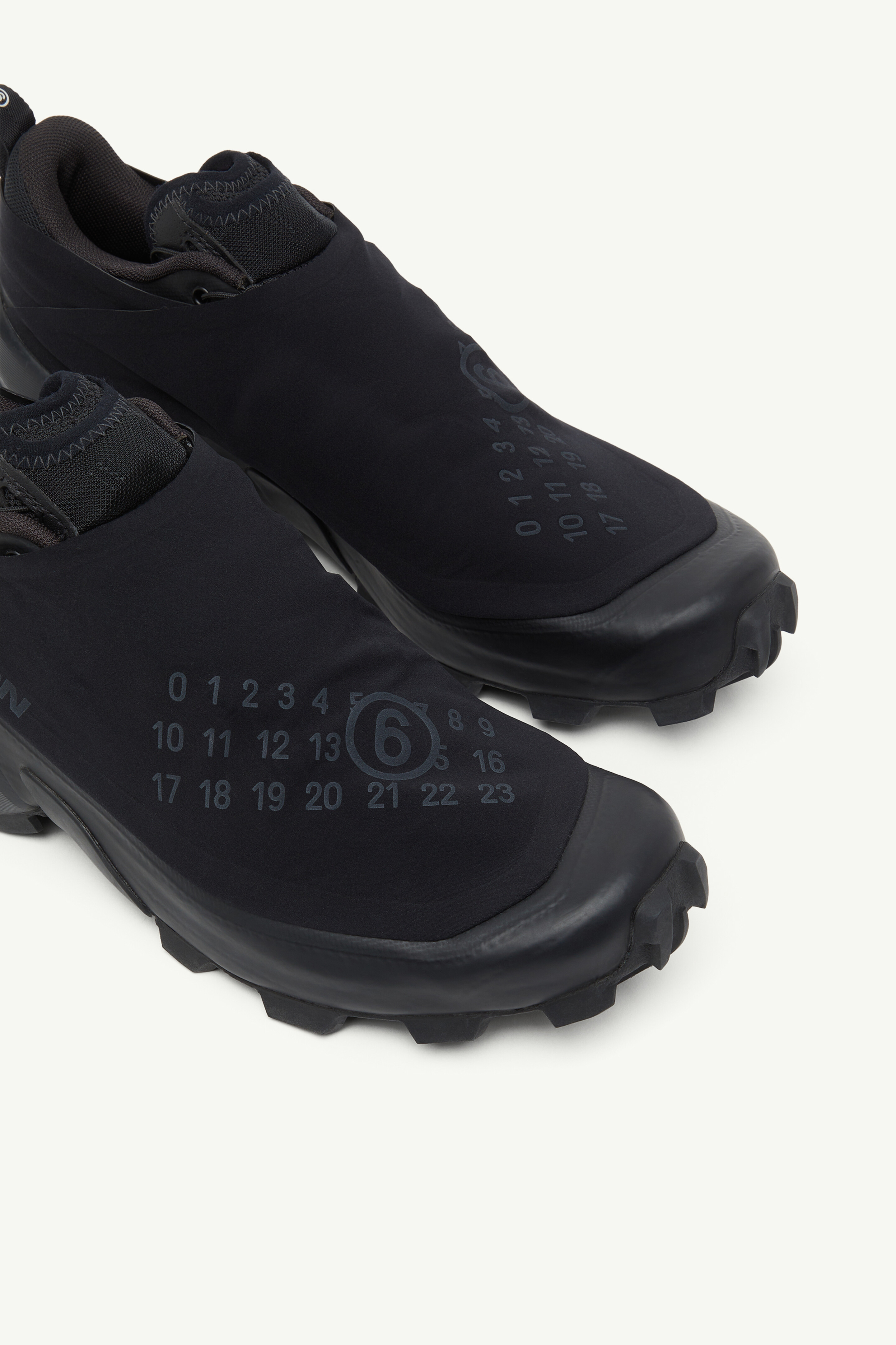 CROSS DUST MM6 MAISON MARGIELA