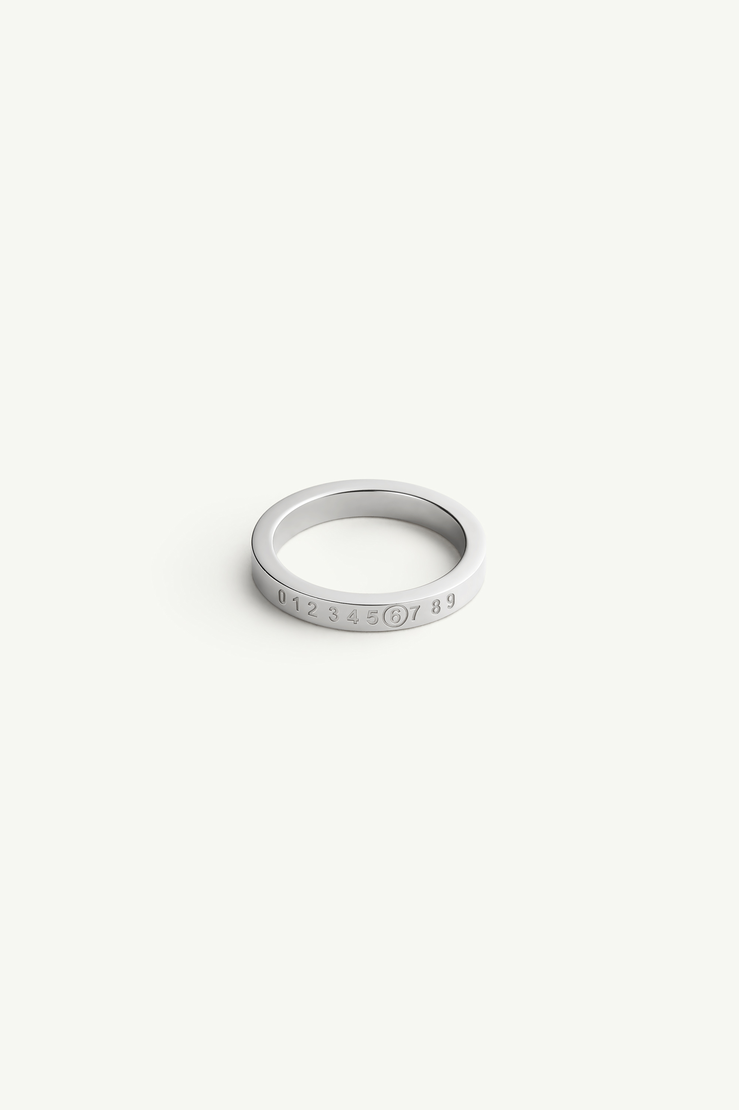 Anillo con numeric signature minimalista