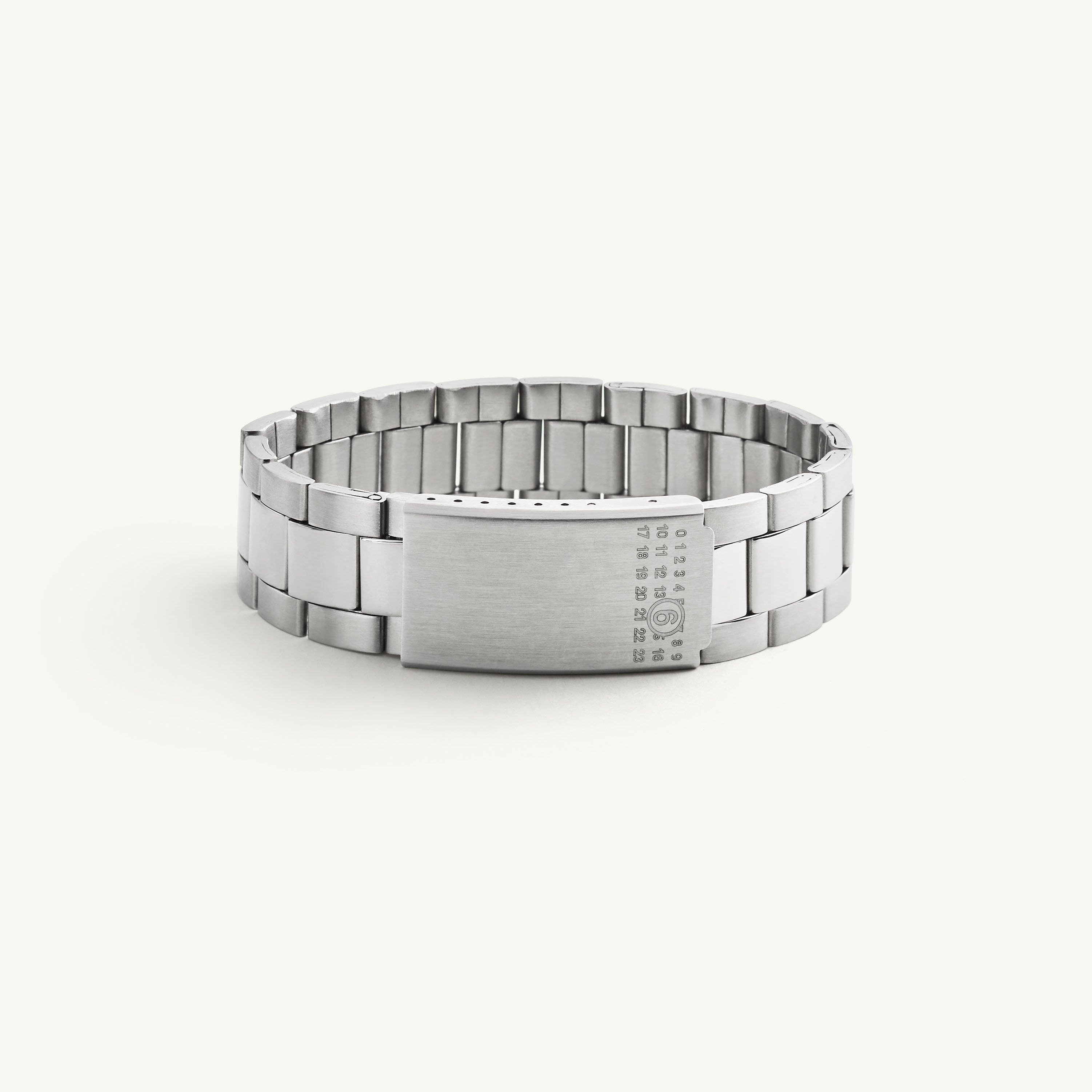 Numeric plaque bracelet