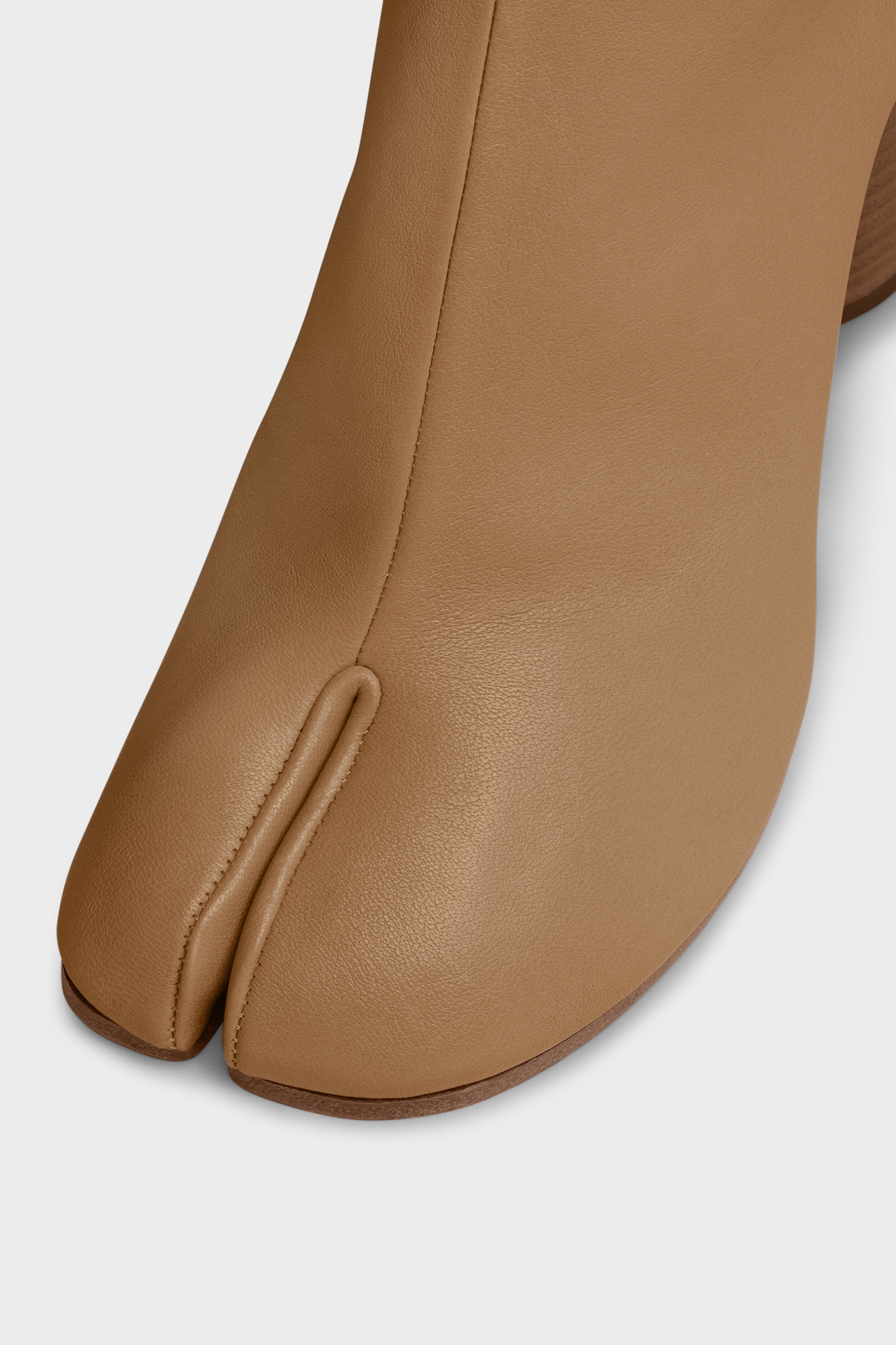 【Maison Margiela】Tabi Low Heel Booties Maison Margiela - Black Low-Heel Tabi Boots – Frances May