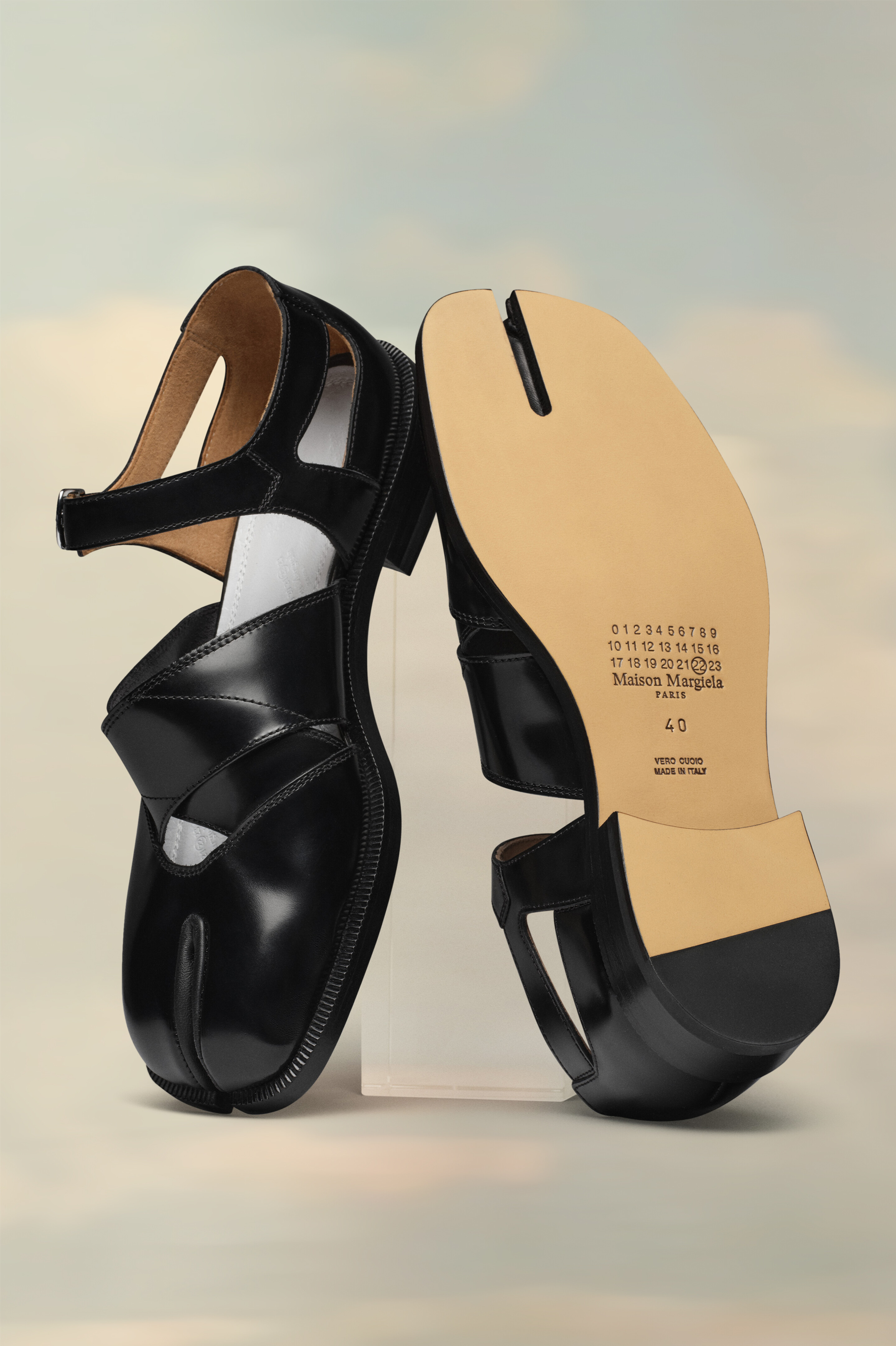 Tabi leather sandals