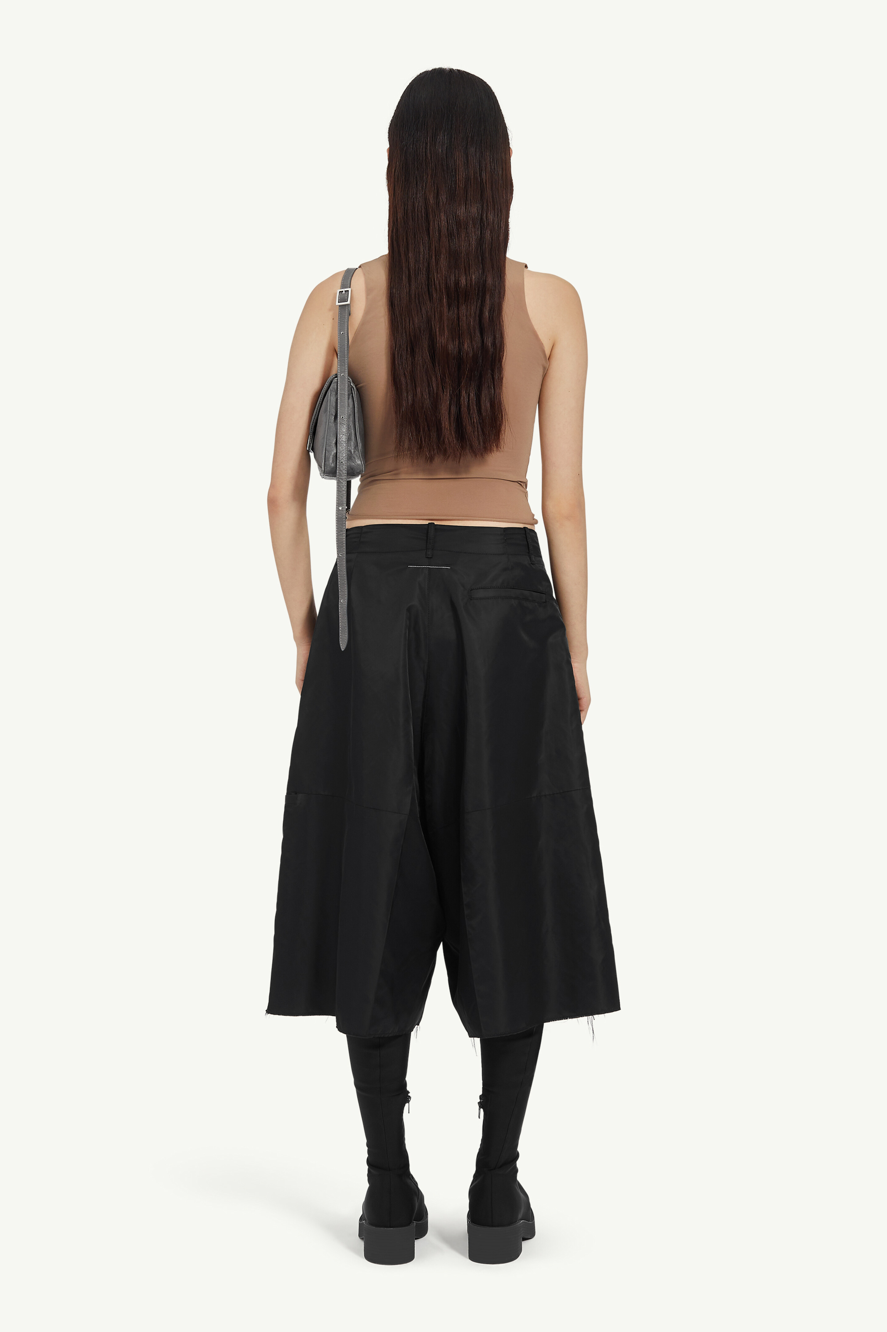 MM6 Maison Margiela / ワイドショートパンツ S62MU0061_S53984_900_R.jpg