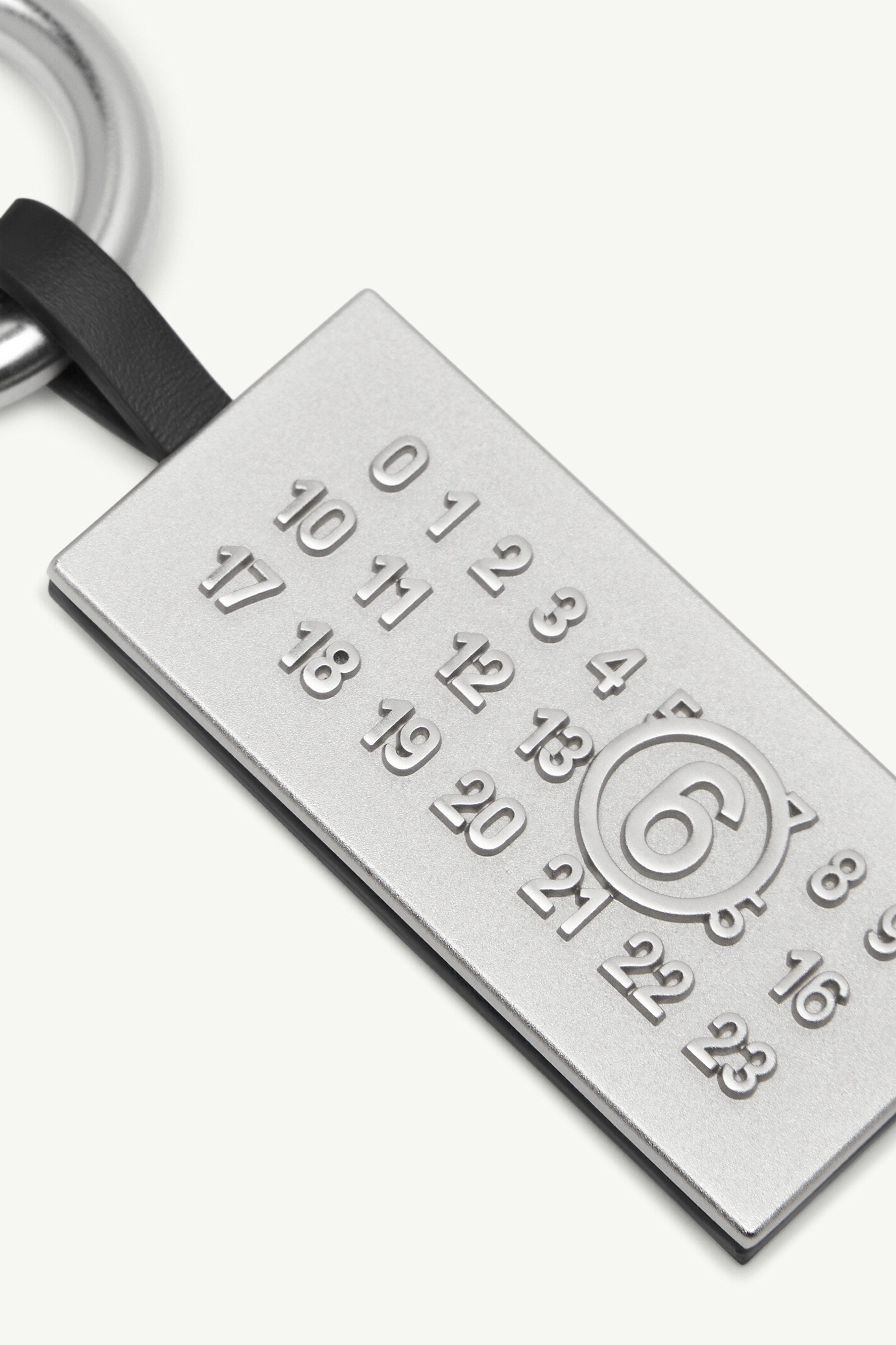Black Numeric tag keyring | MM6 Official