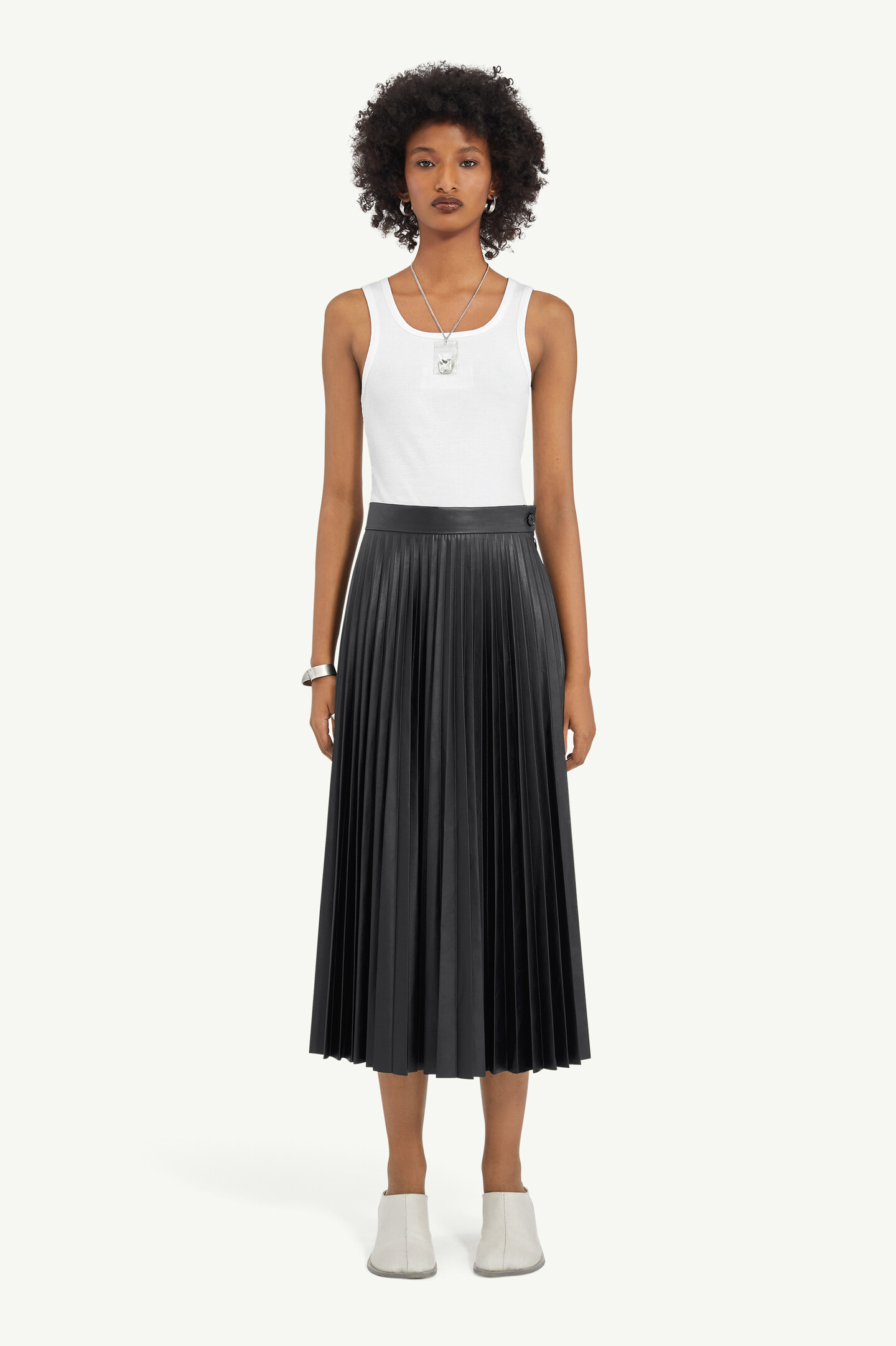 【Mm6 Maison Margiela】プリーツ フェイクレザーミディスカート Black High Waisted Leather Midi Skirt | Maison Margiela