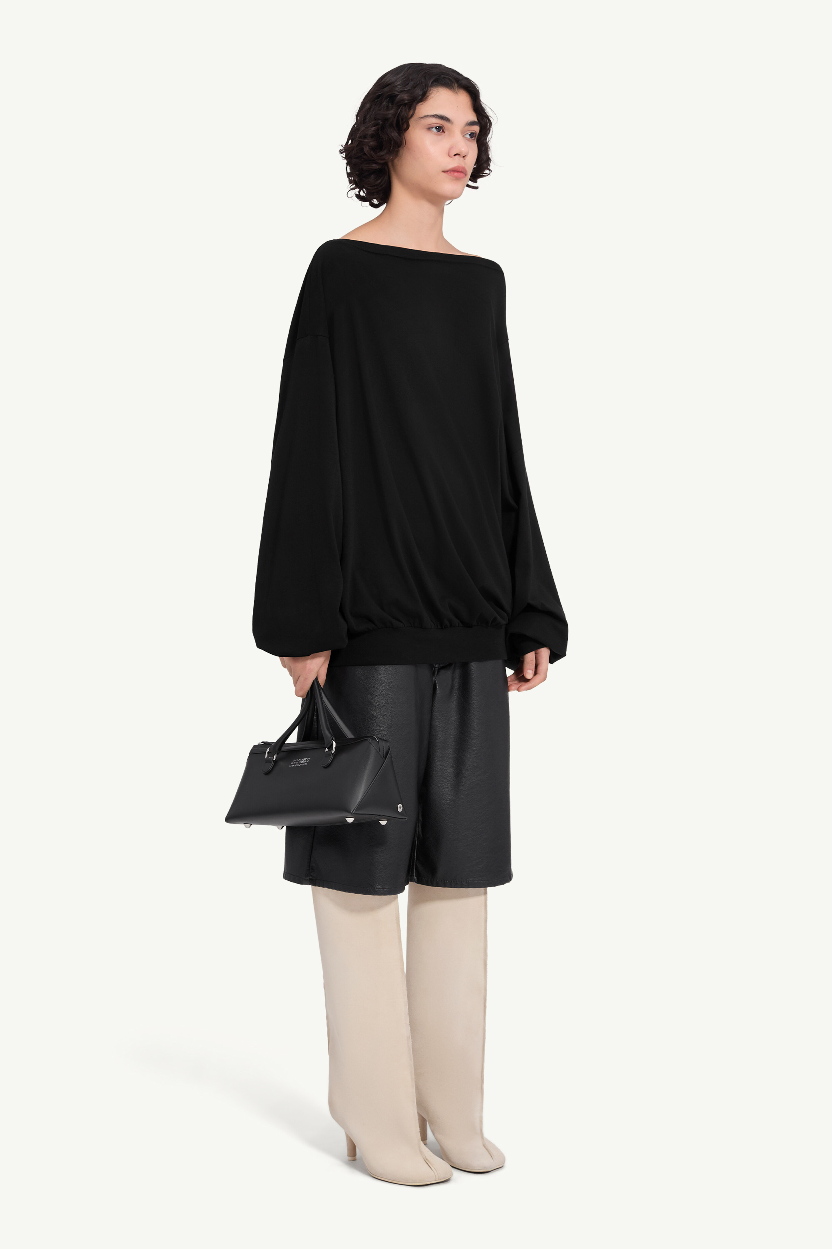 Black Long-sleeved asymmetric top | MM6 Official