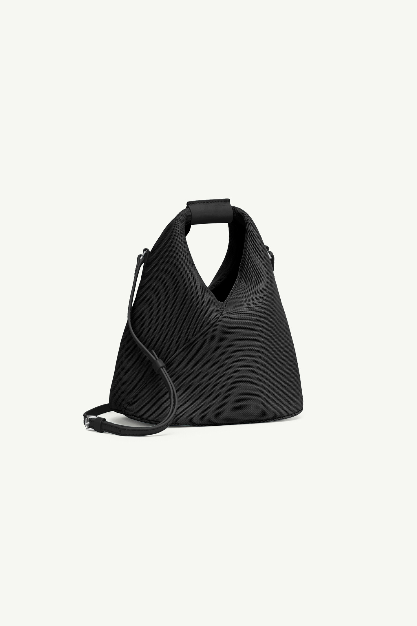 【MM6 Maison Margiela】クロップド MA-1 MM6 Maison Margiela Finds a New Edge for Fall 2024 - Fashionista