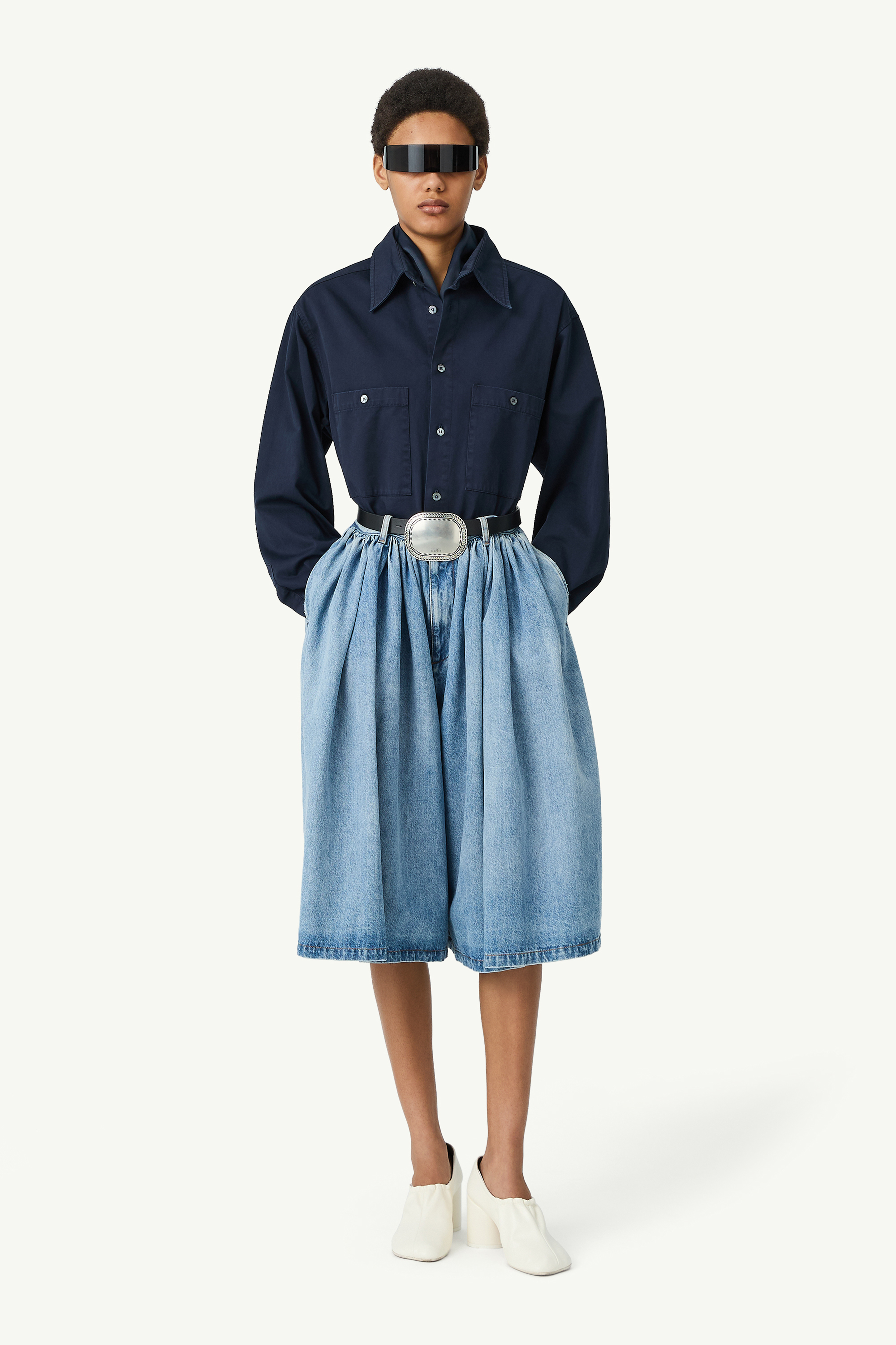 Numeric embroidery denim shorts