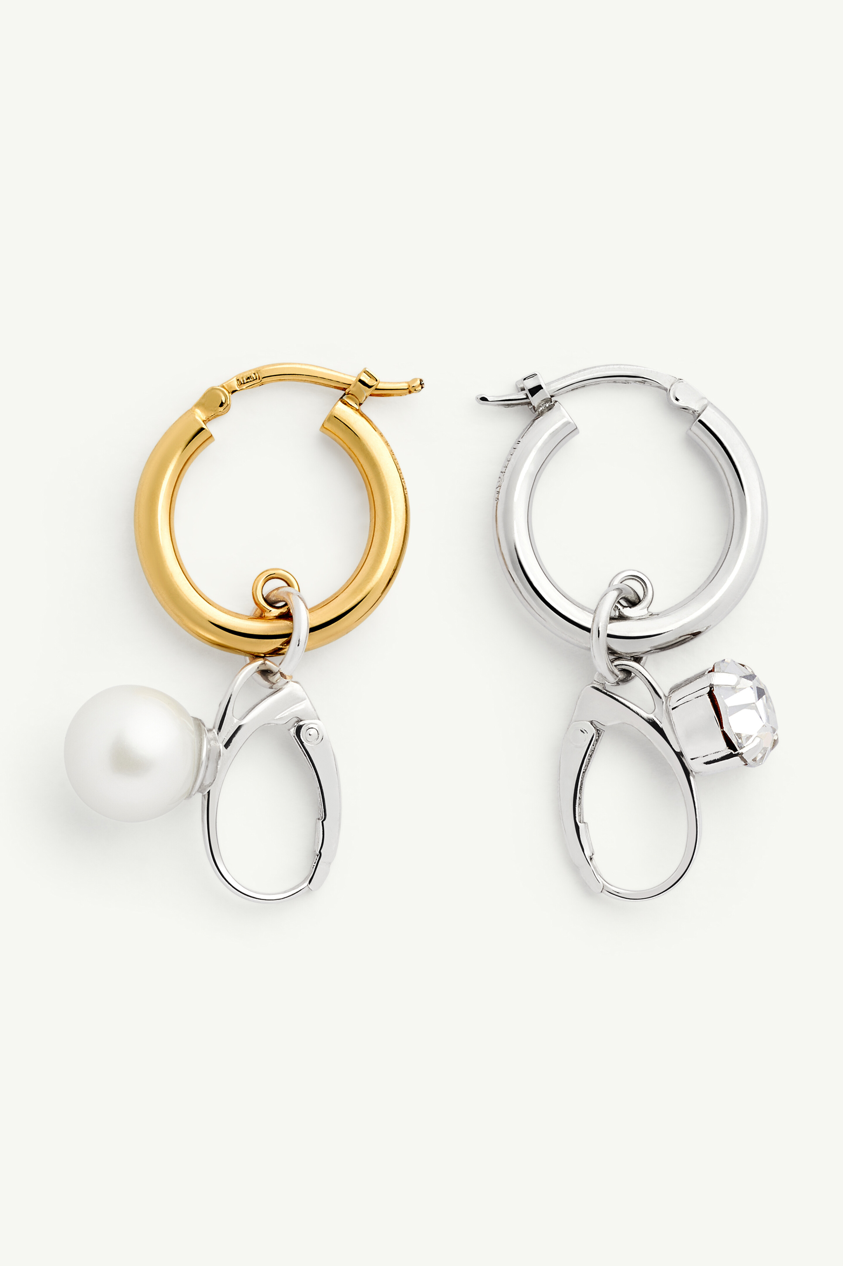 Boucles d'oreilles objet trouv&eacute;