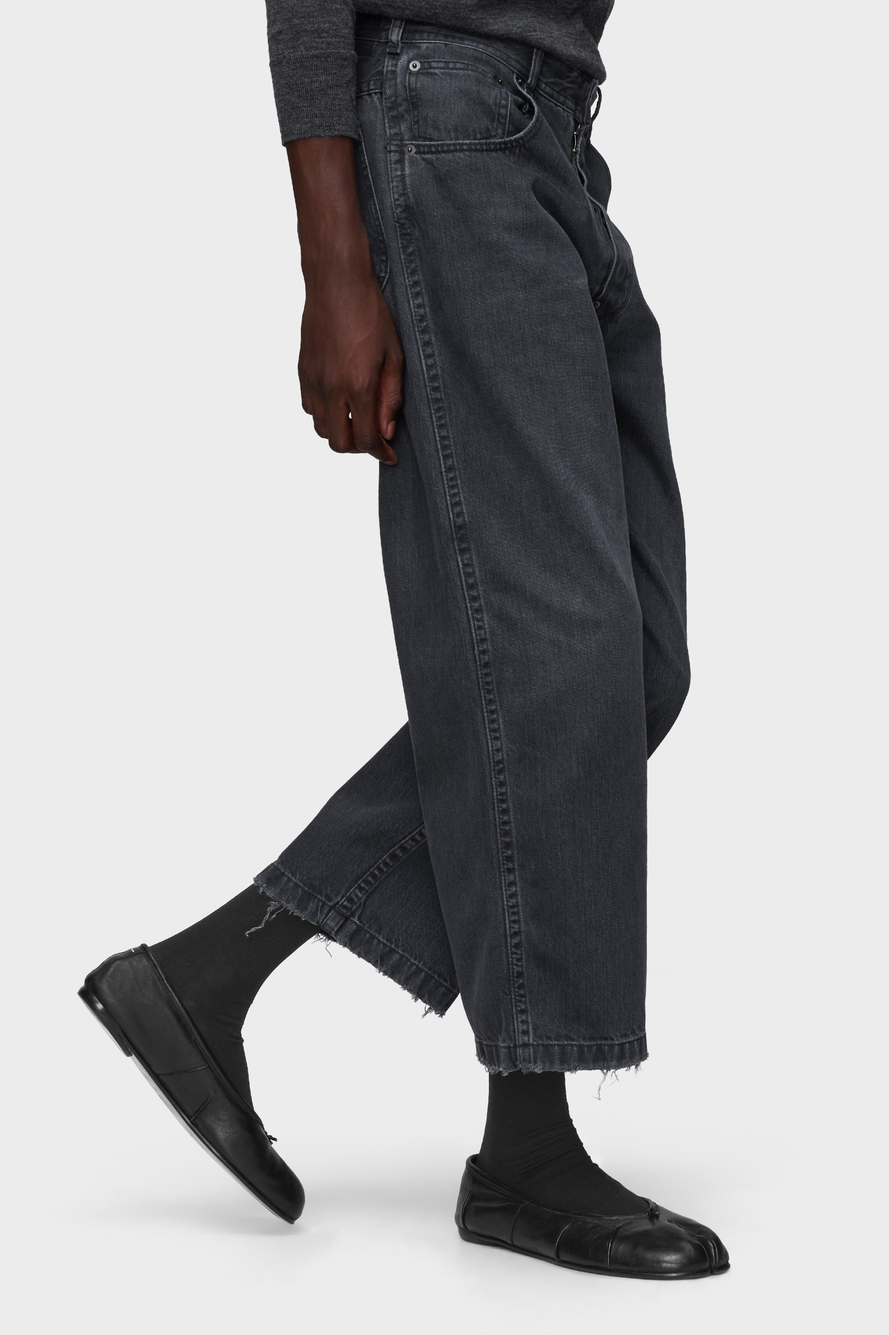 CROPPED DENIM TROUSERS