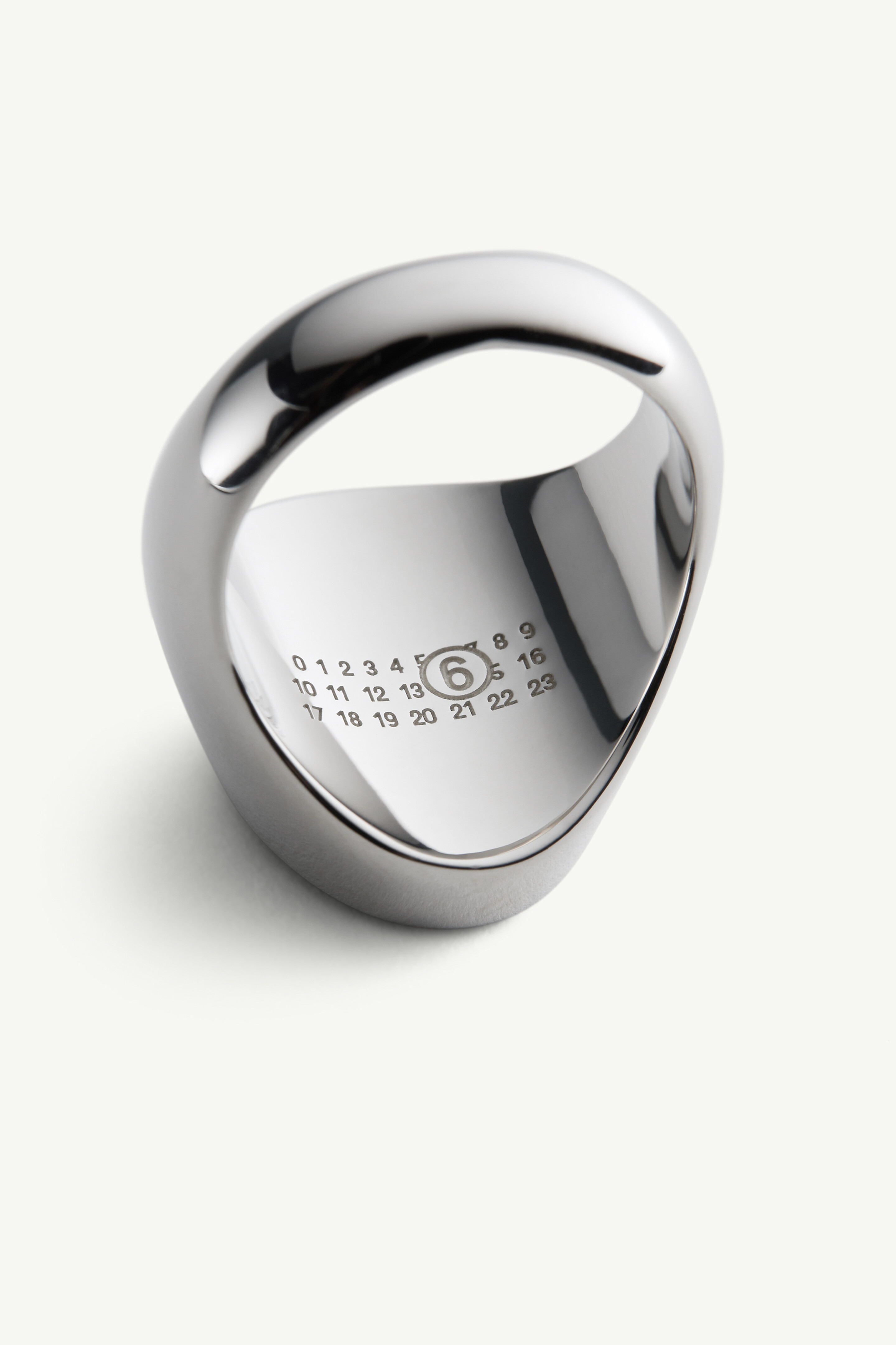(訳あり) Masion Margiela signet ring silver MM6 Maison Margiela Signet Ring | Silver | FARFETCH