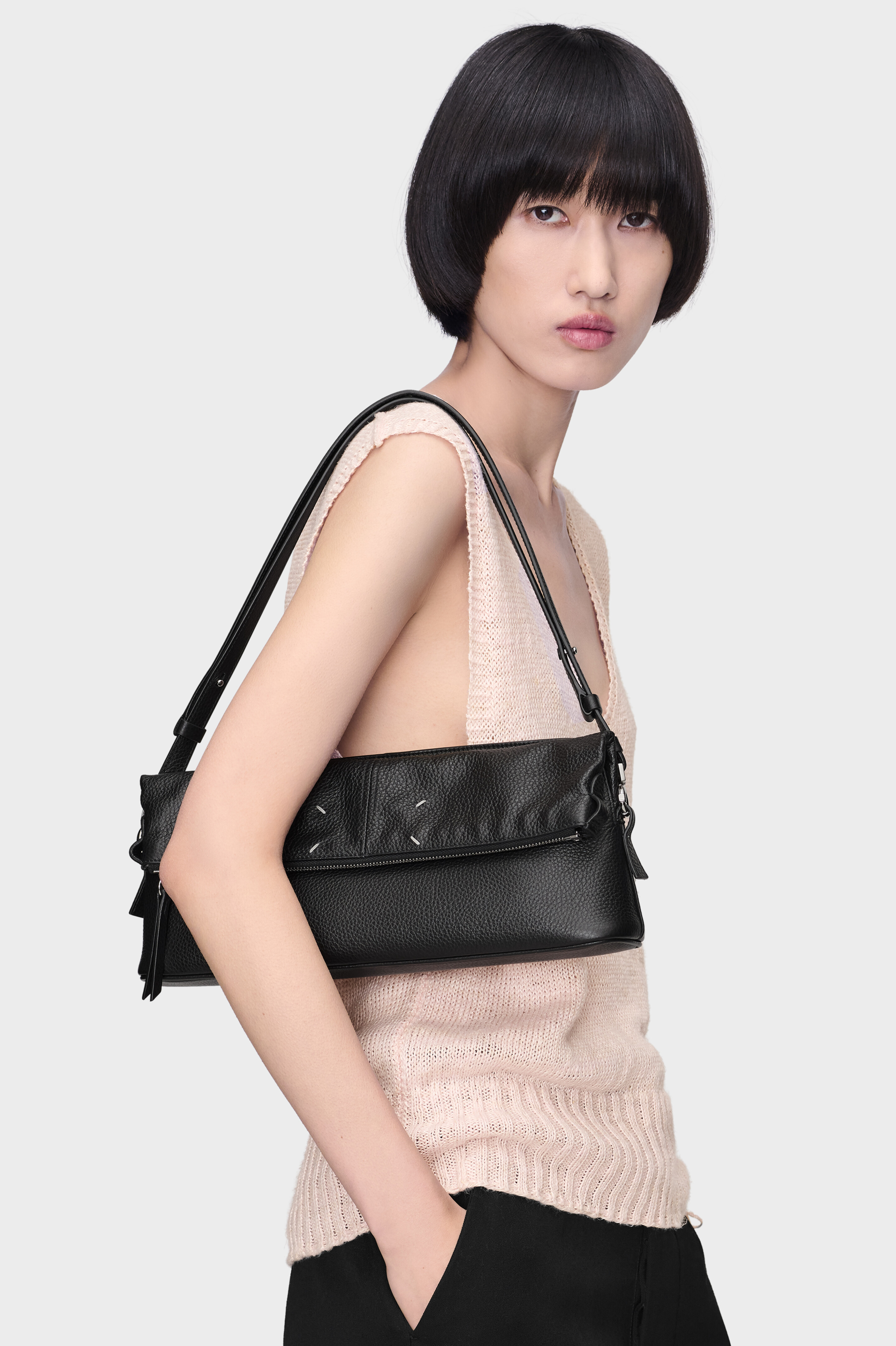 메종마르지엘라 카프 레더 소프트 파우치백 SB2WF0007P8838 T8013