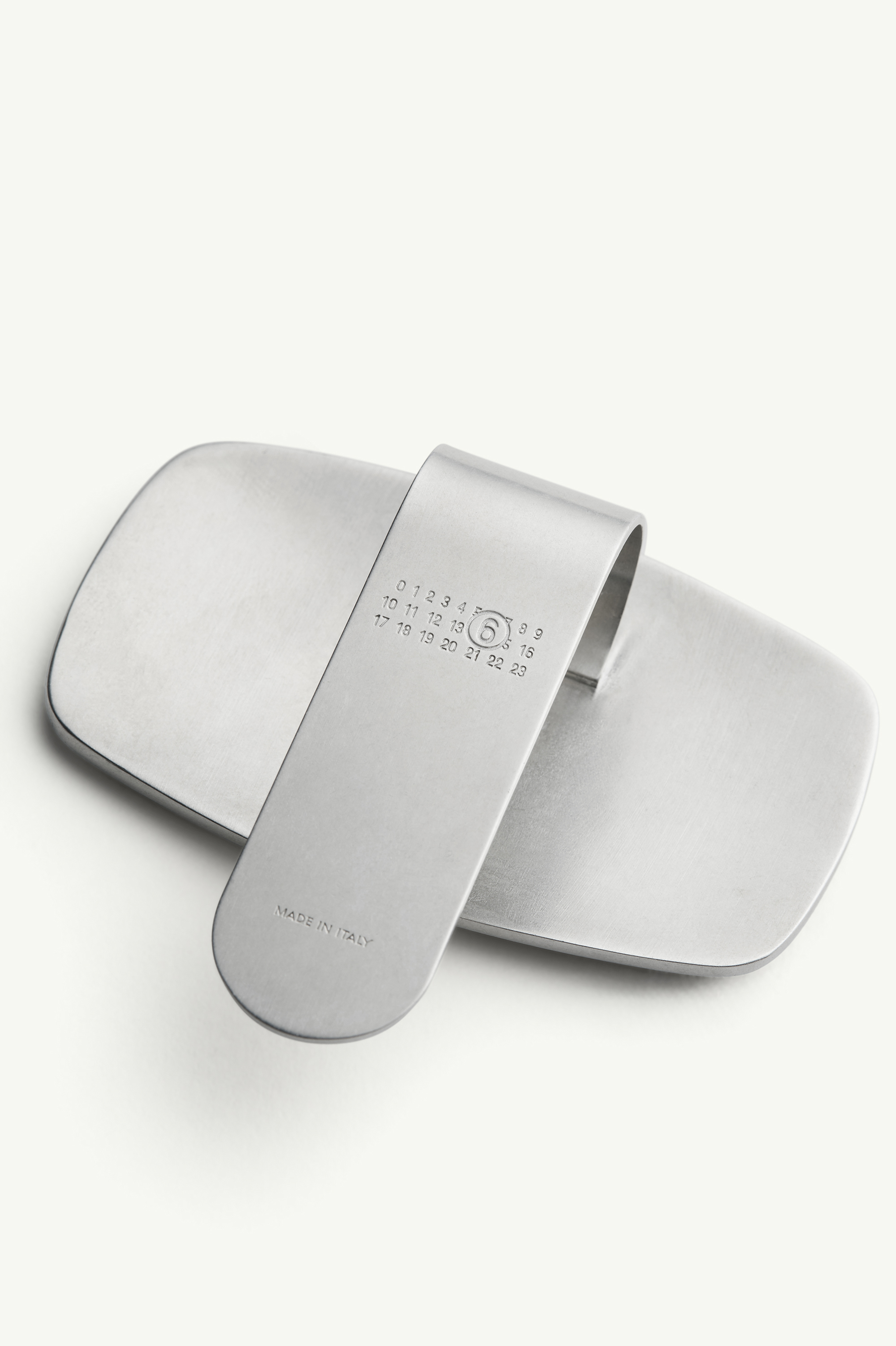 Engraved floral pinch clip | Maison Margiela Official