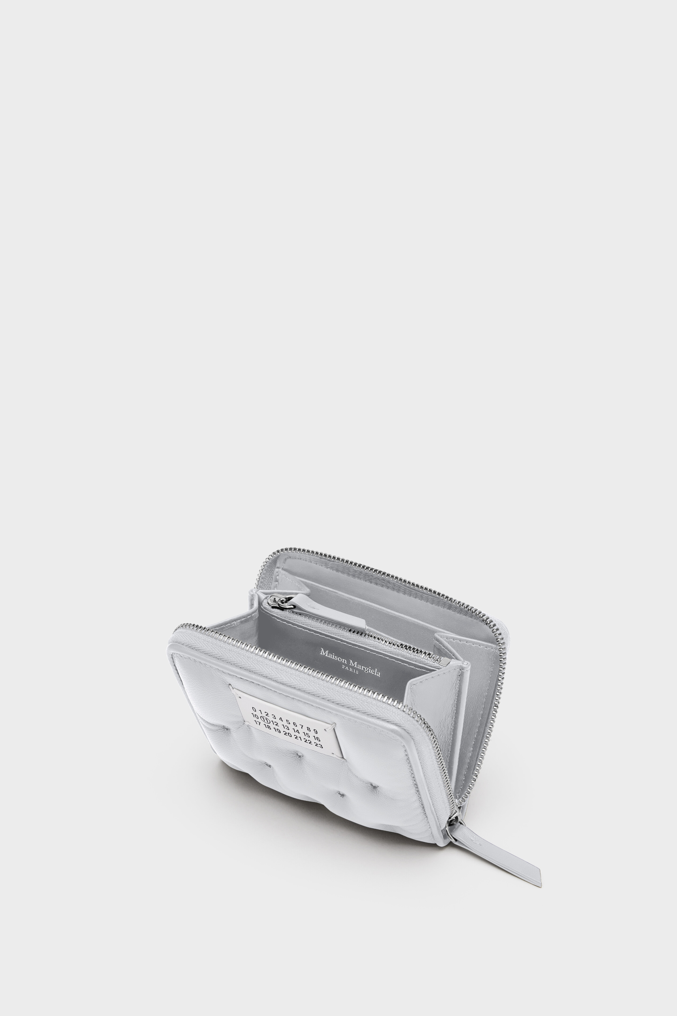 小物 MAISON MARGIELA compact wallet Glam Slam ⠀ ⠀ ⠀ 𝗠𝗮𝗶𝘀𝗼𝗻 𝗠𝗮𝗿𝗴𝗶𝗲𝗹𝗮 𝗚𝗹𝗮𝗺 𝗦𝗹𝗮𝗺