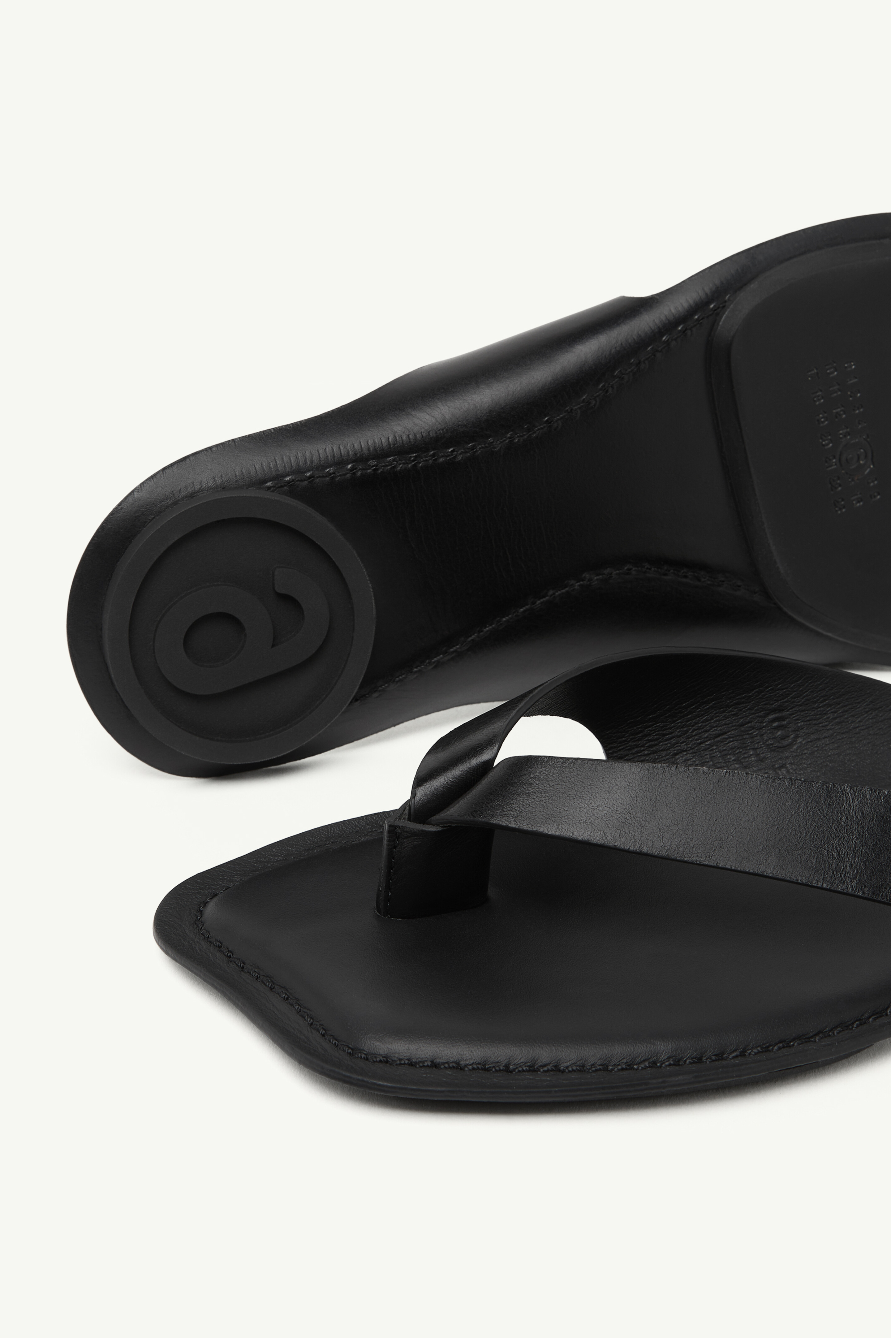 Black Anatomic leather flip flops | MM6 Official