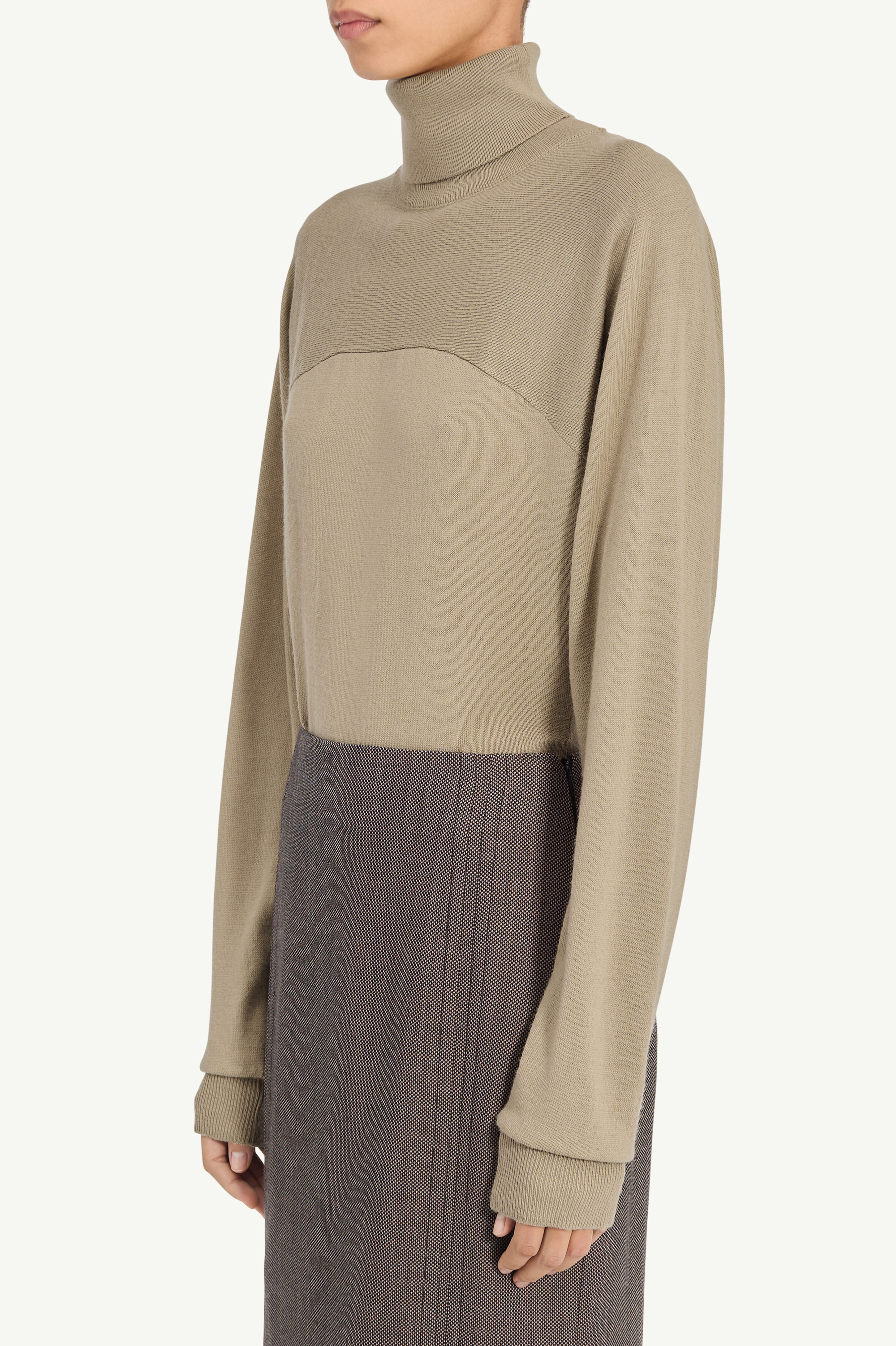 ハイネックボディスーツ