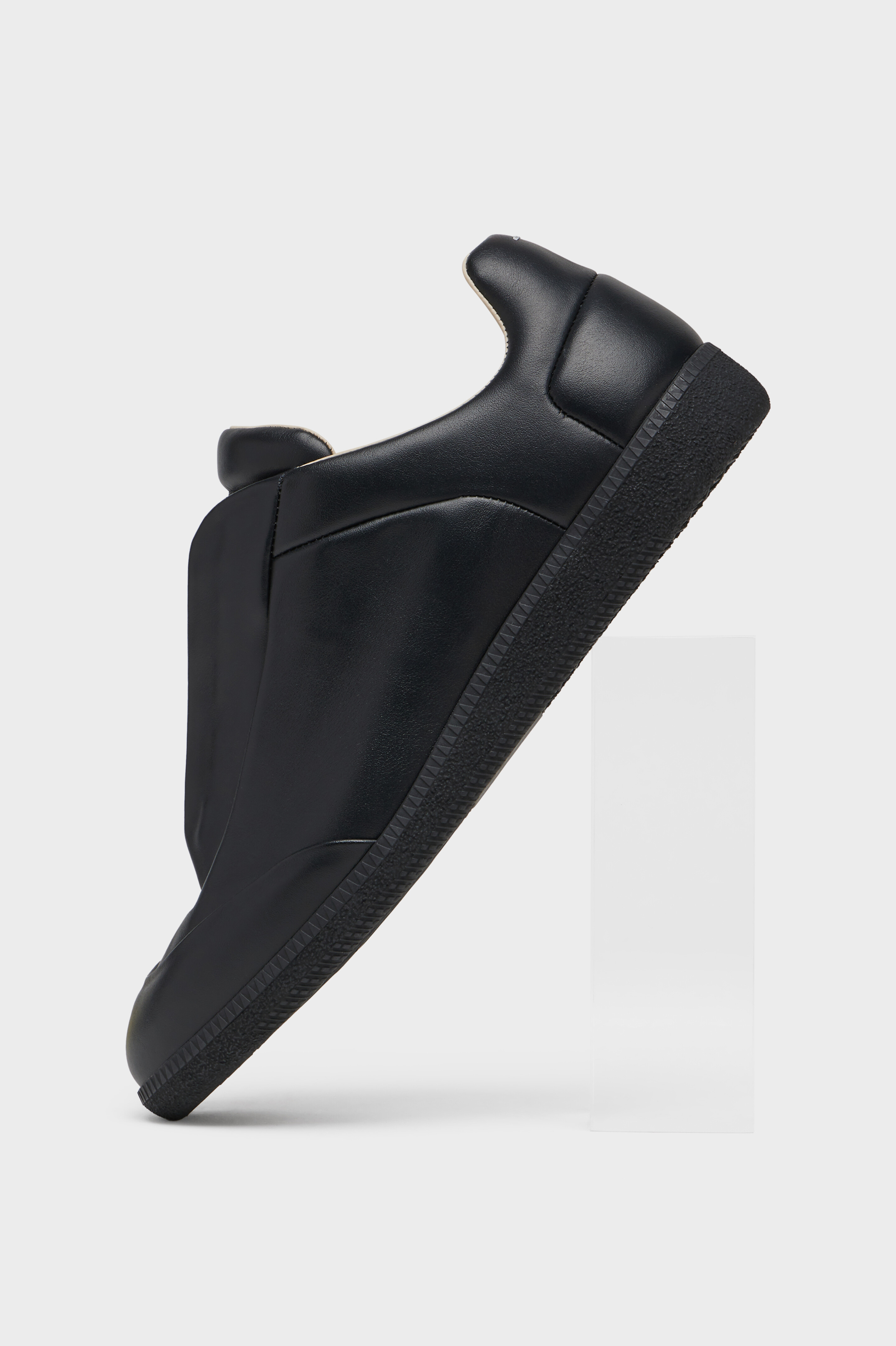 FUTURE LOW-TOP