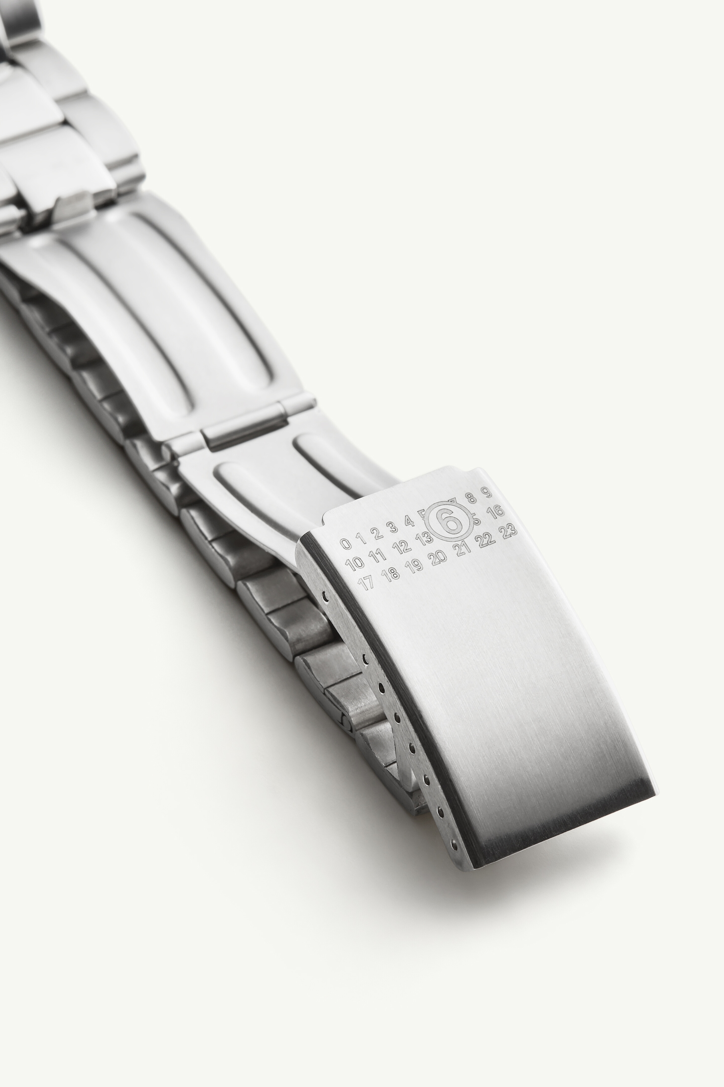 Numeric plaque bracelet