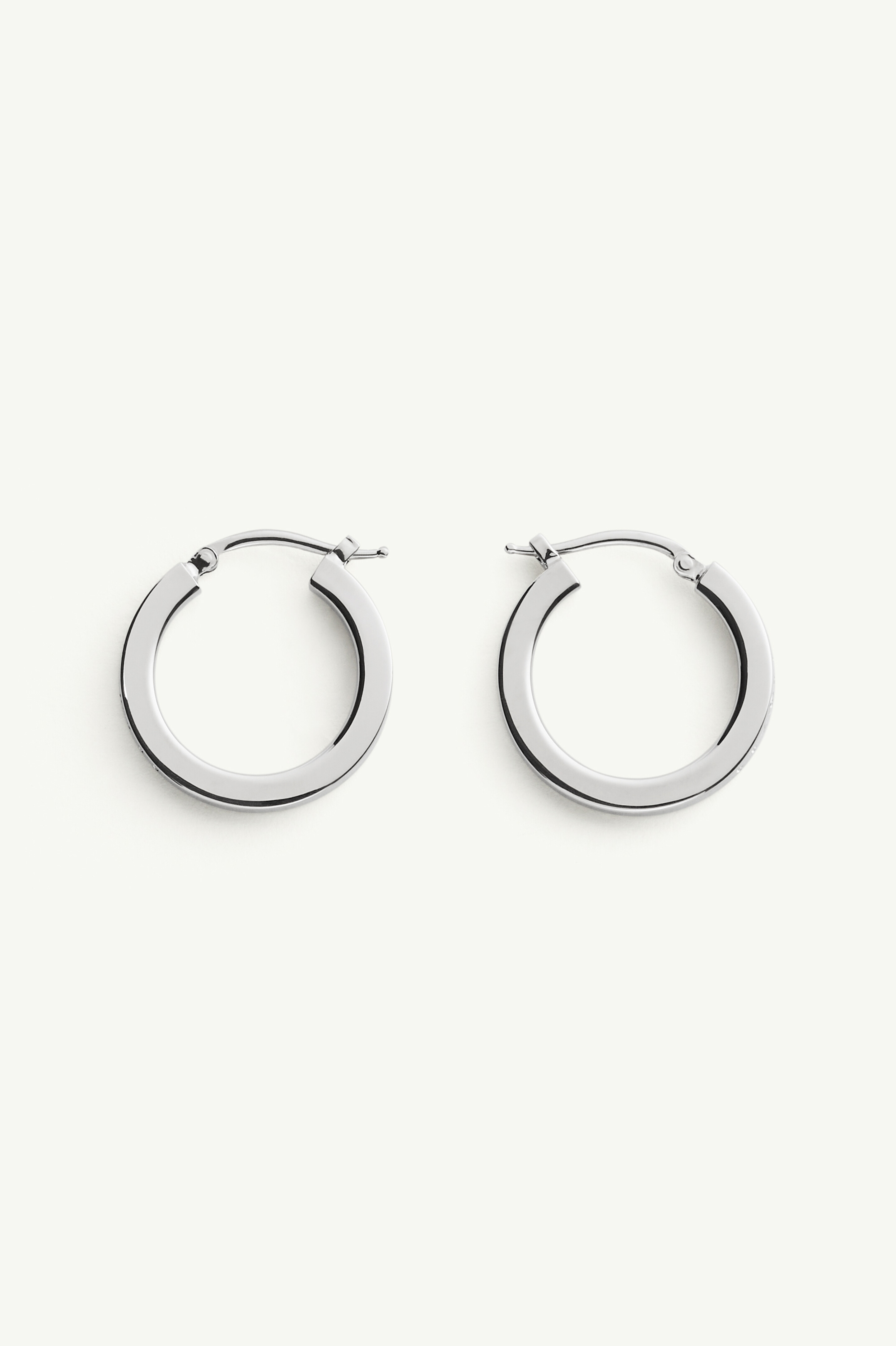 ニューメリック」 フープピアス