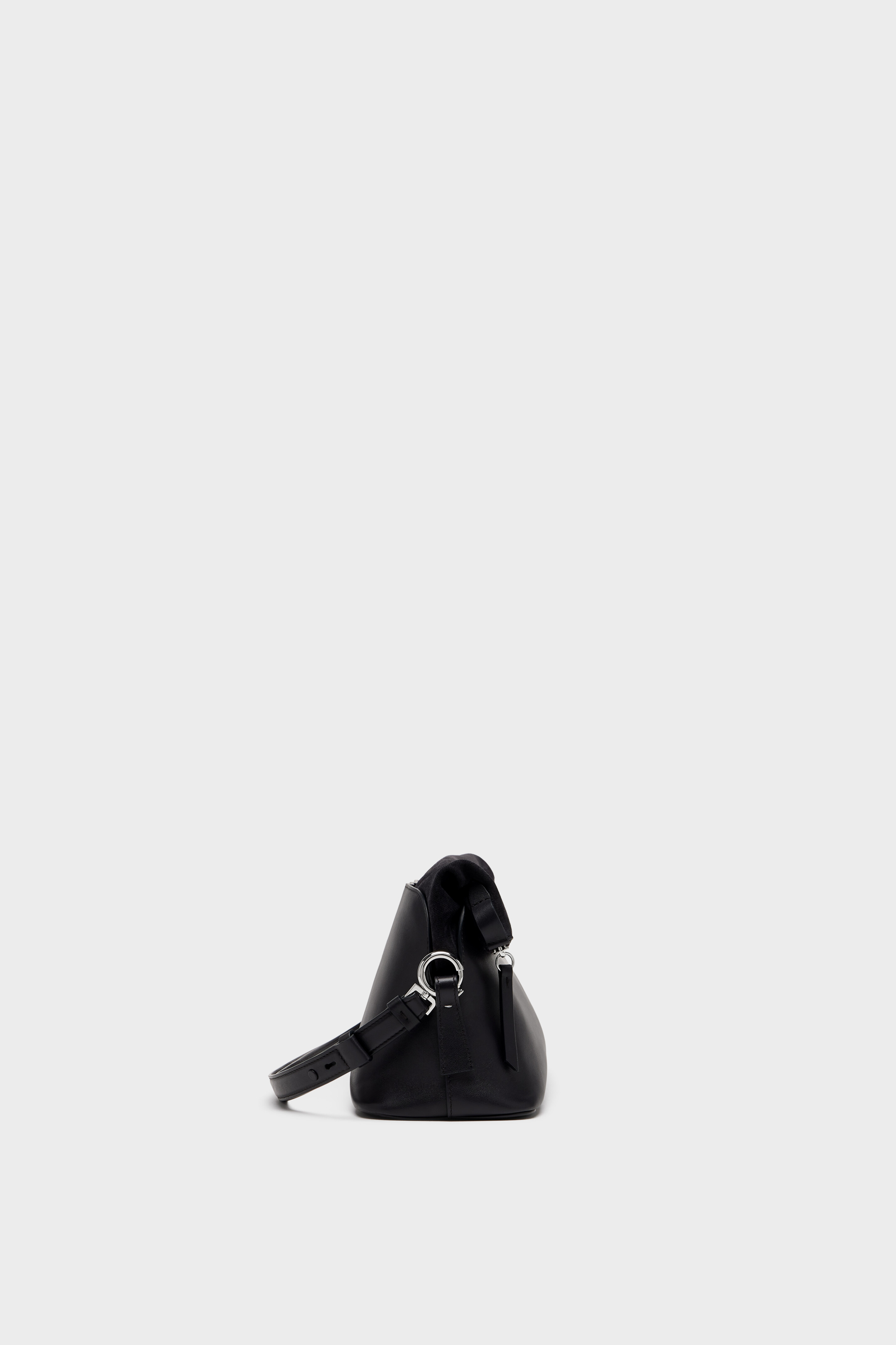 메종마르지엘라 카프 레더 소프트 엑스라지 파우치백 SB1WF0008P8991 HB396