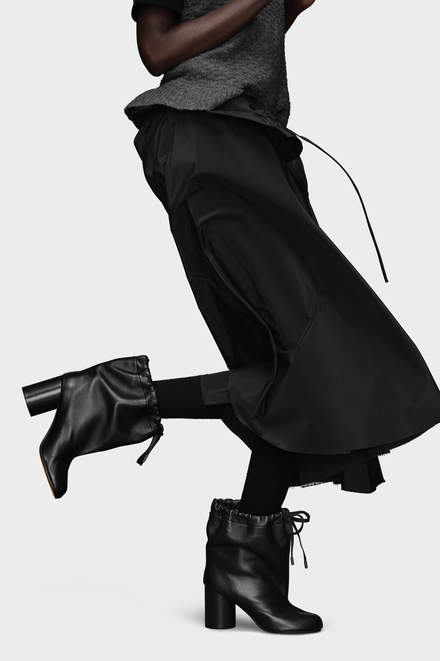 Maison Margiela tabi アンクルブーツ Women's Black Leather Tabi Drawstring Ankle Boots